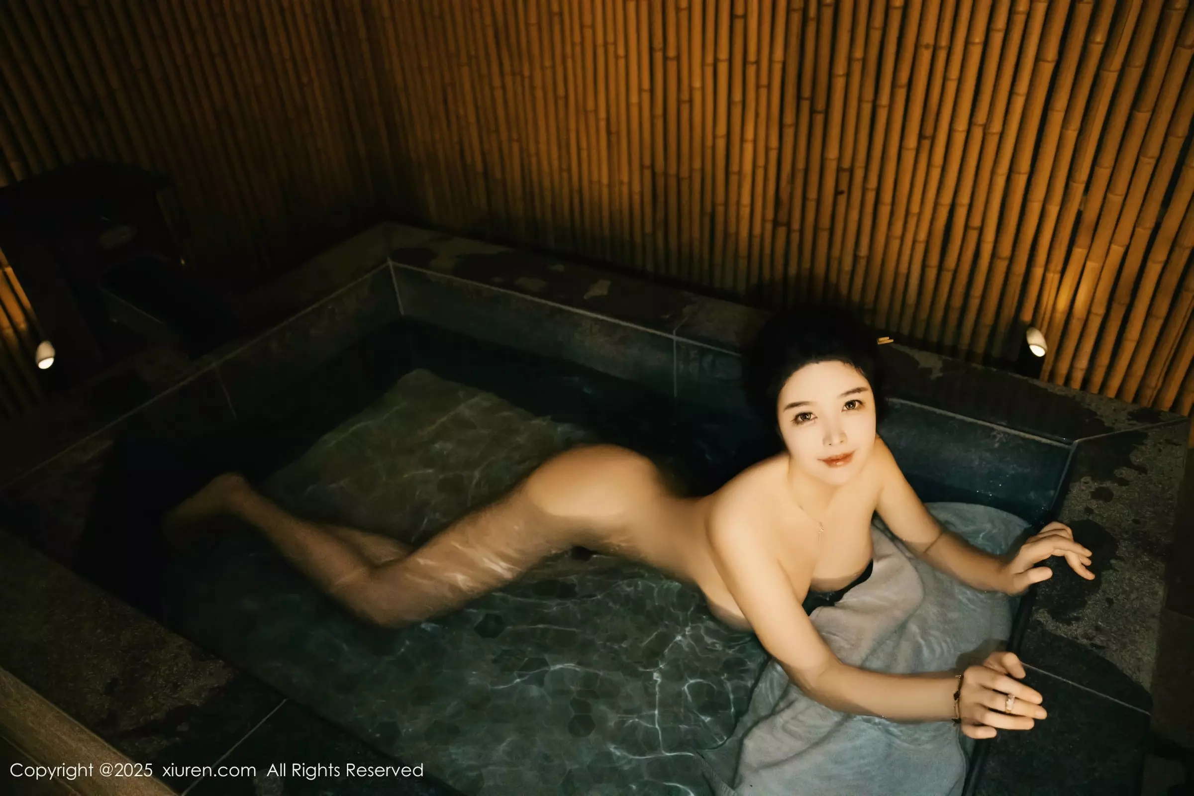 [[XiuRen秀人网]秀人网]No.10091_模特林若凡F温泉主题性感白色浴巾半撩秀丰腴身材惹火诱惑写真37P