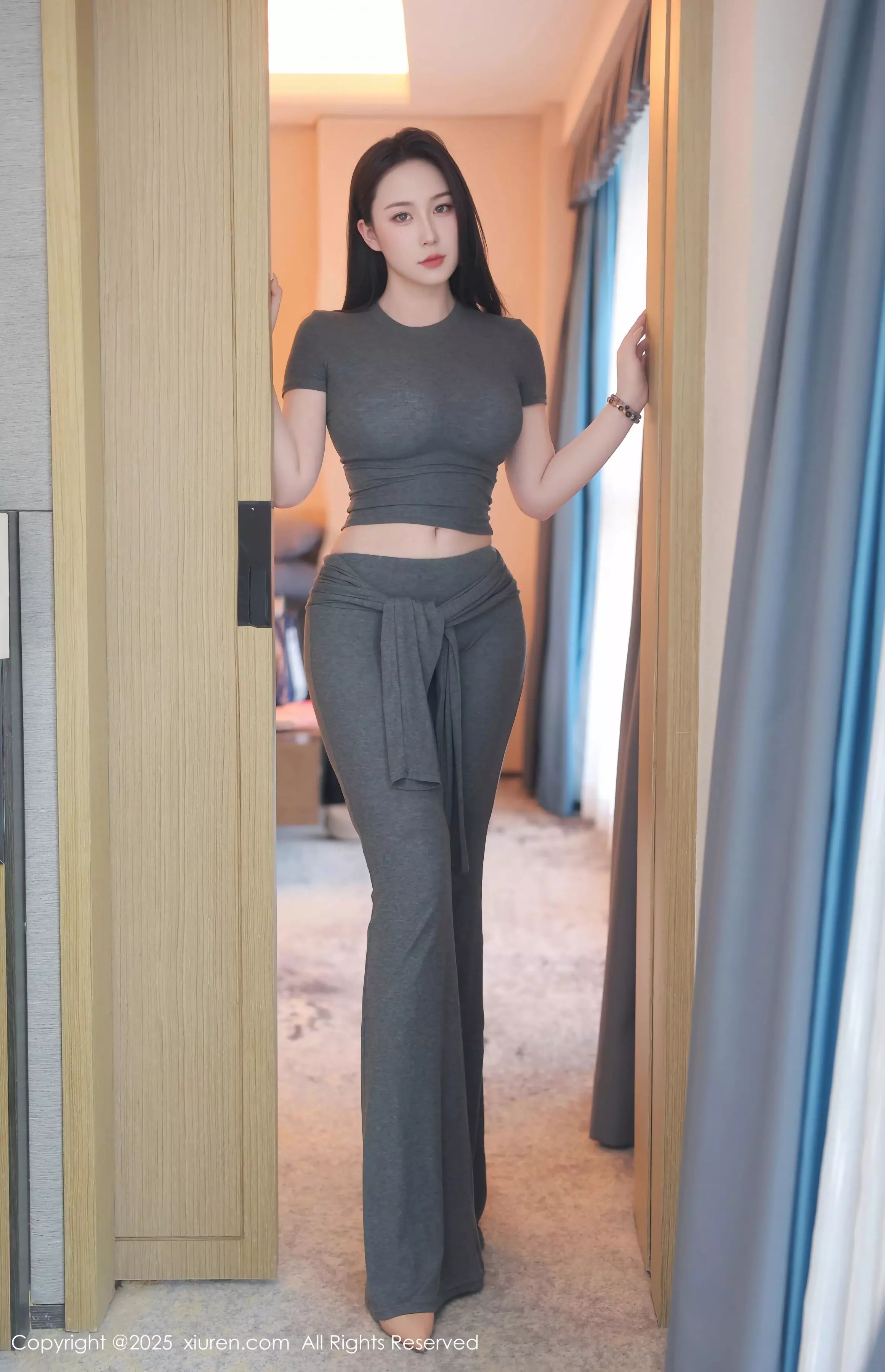 [[XiuRen秀人网]秀人网]No.10092_模特林昔予yorki性感灰色瑜伽服露白色情趣内衣秀凹凸身材诱惑写真79P