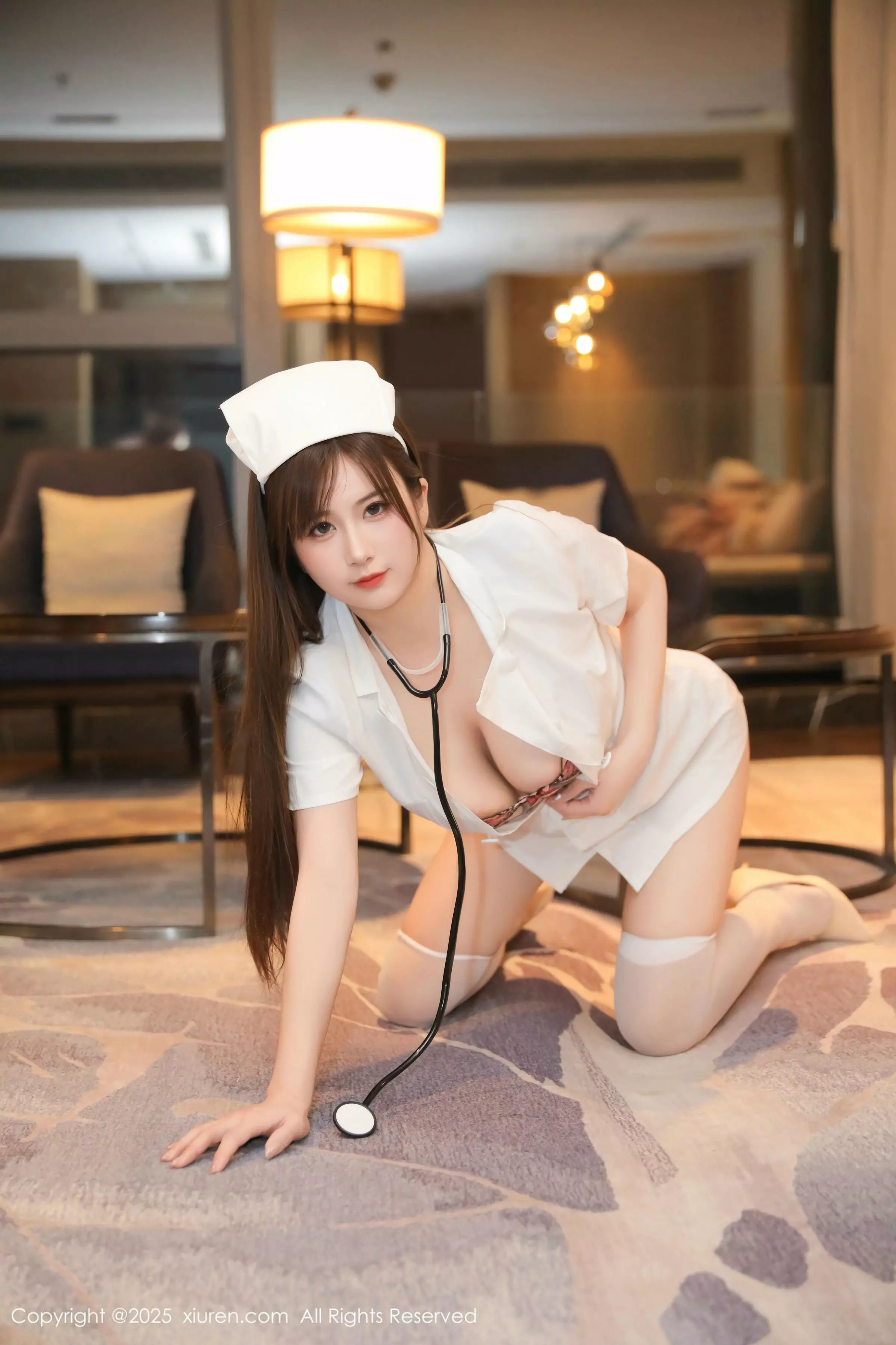 [[XiuRen秀人网]秀人网]No.10089_模特小肉肉咪性感白色护士服露蝴蝶内衣配白丝袜秀美腿诱惑写真69P