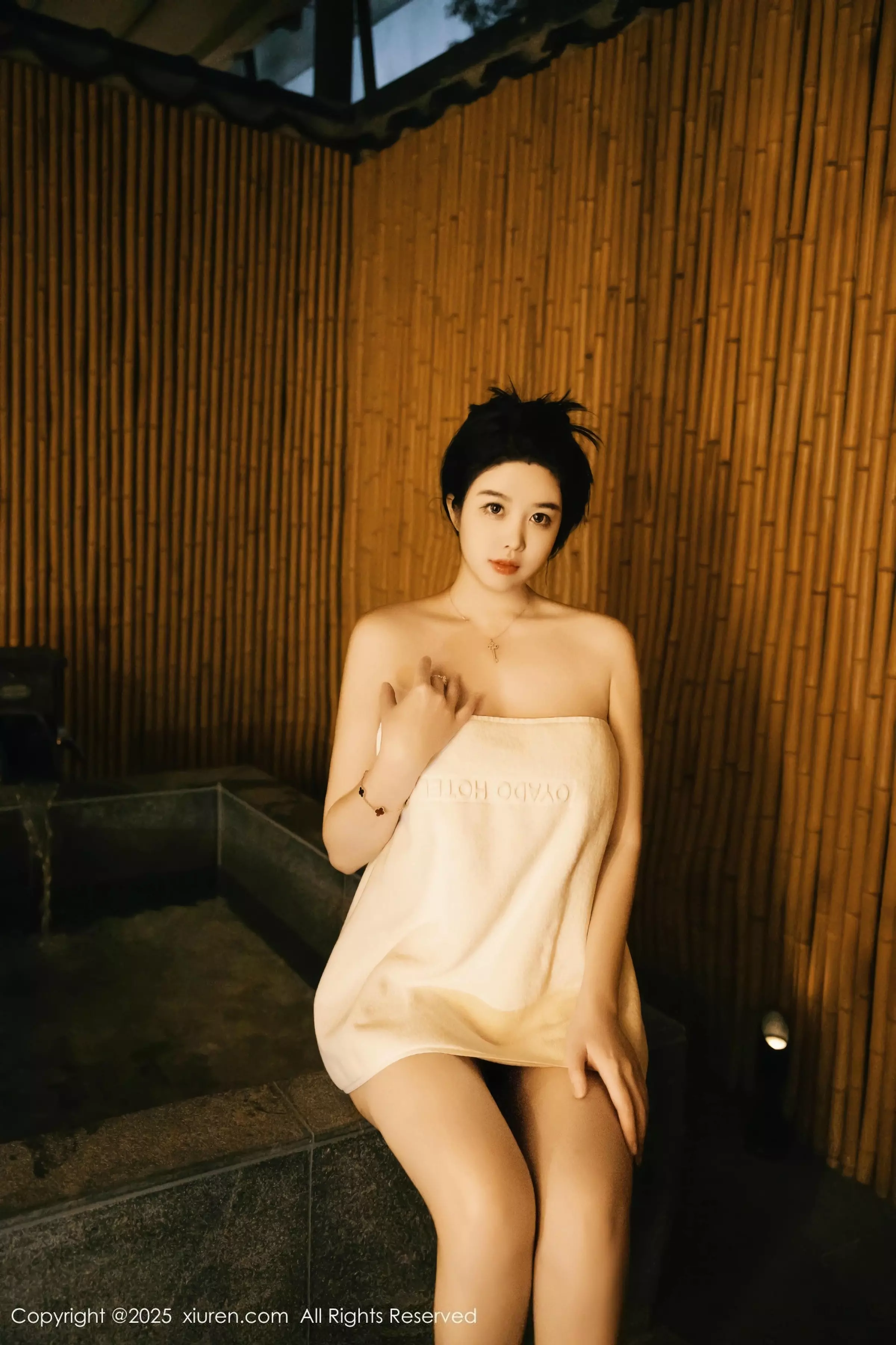 [[XiuRen秀人网]秀人网]No.10091_模特林若凡F温泉主题性感白色浴巾半撩秀丰腴身材惹火诱惑写真37P