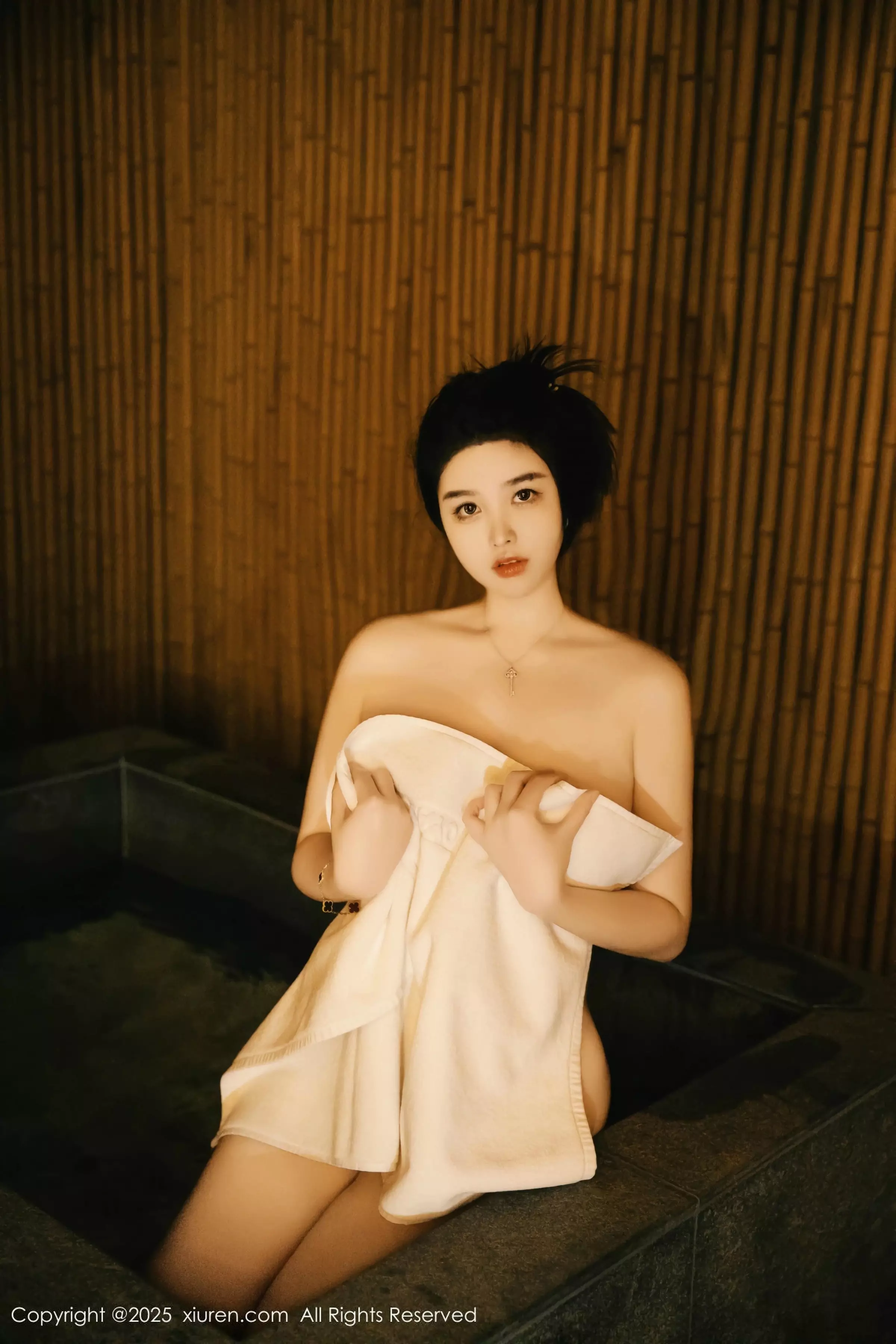 [[XiuRen秀人网]秀人网]No.10091_模特林若凡F温泉主题性感白色浴巾半撩秀丰腴身材惹火诱惑写真37P