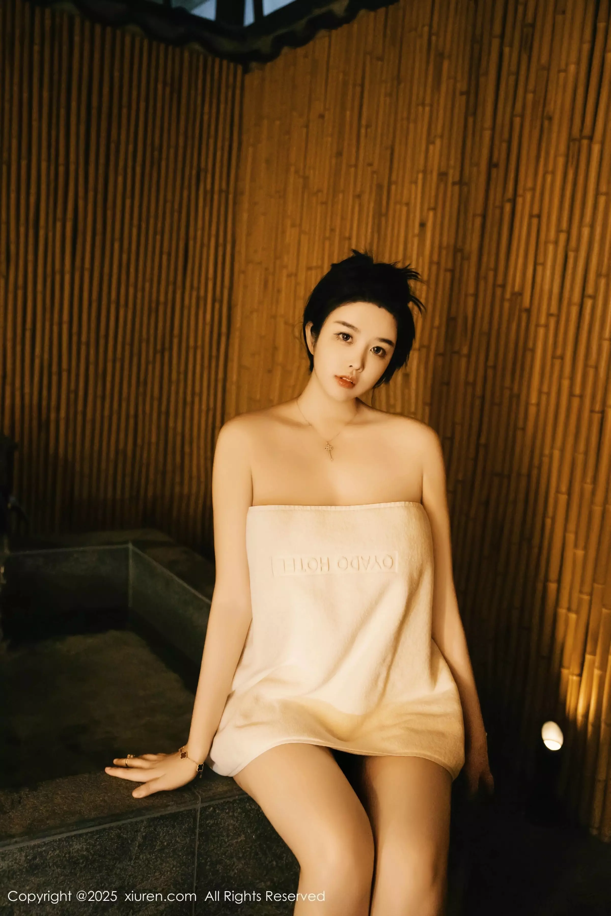 [[XiuRen秀人网]秀人网]No.10091_模特林若凡F温泉主题性感白色浴巾半撩秀丰腴身材惹火诱惑写真37P