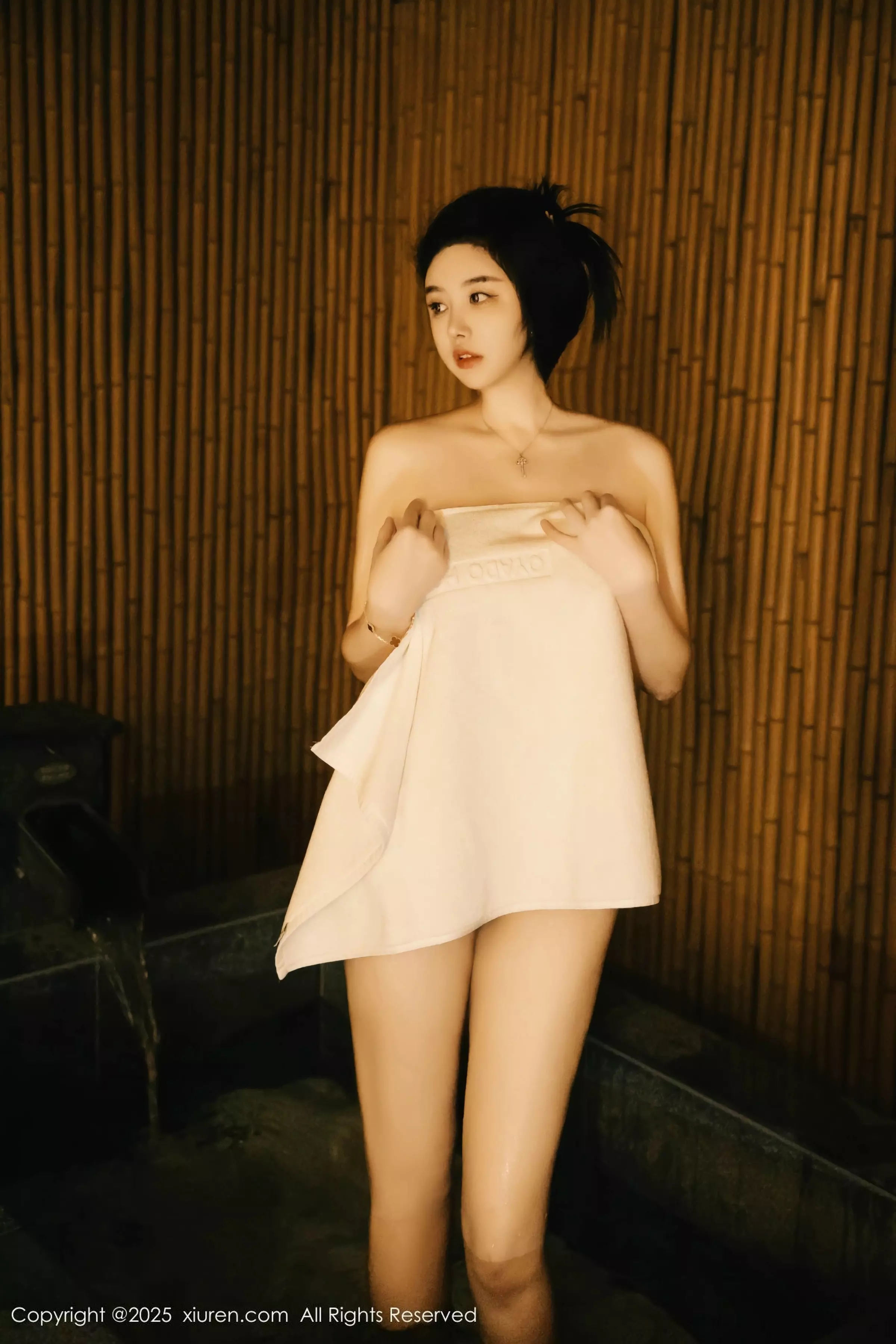 [[XiuRen秀人网]秀人网]No.10091_模特林若凡F温泉主题性感白色浴巾半撩秀丰腴身材惹火诱惑写真37P