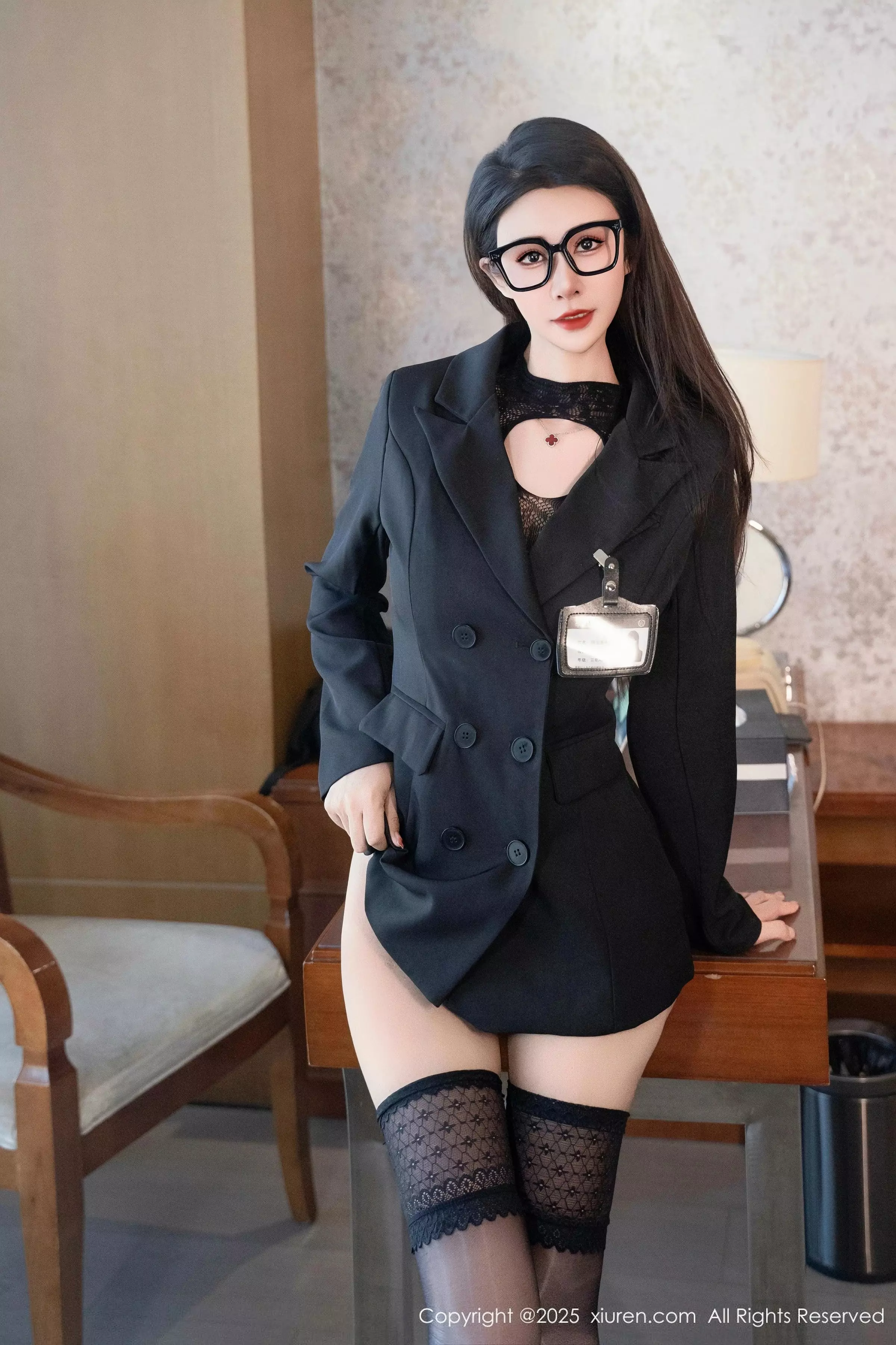 [[XiuRen秀人网]秀人网]No.10095_模特艺艺yiyi性感黑色蕾丝情趣连体衣配黑丝袜秀魔鬼身材诱惑写真98P