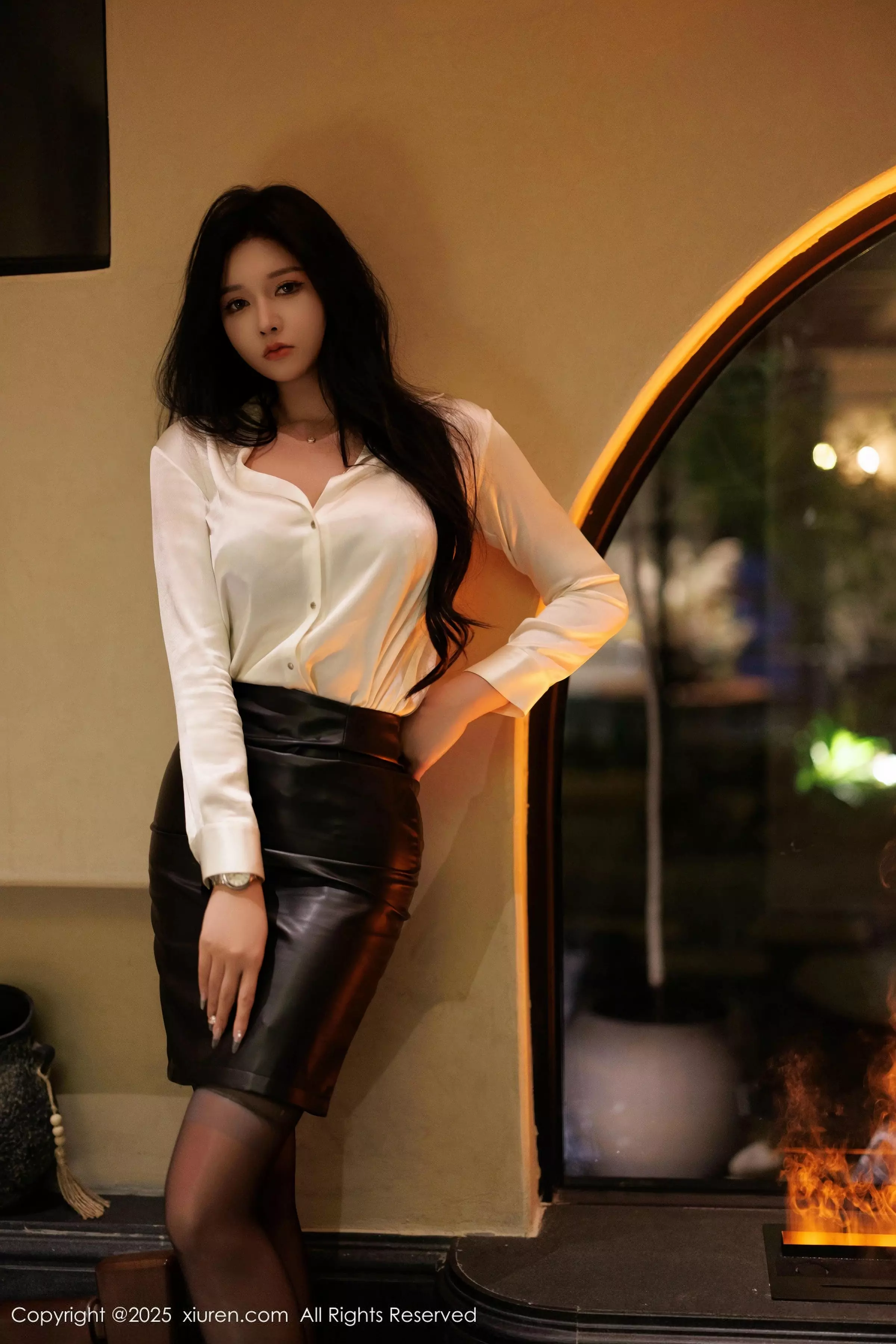 [[XiuRen秀人网]秀人网]No.10097_模特娜比性感白色衬衫配黑短裙露魅惑黑丝秀凹凸身材诱惑写真83P