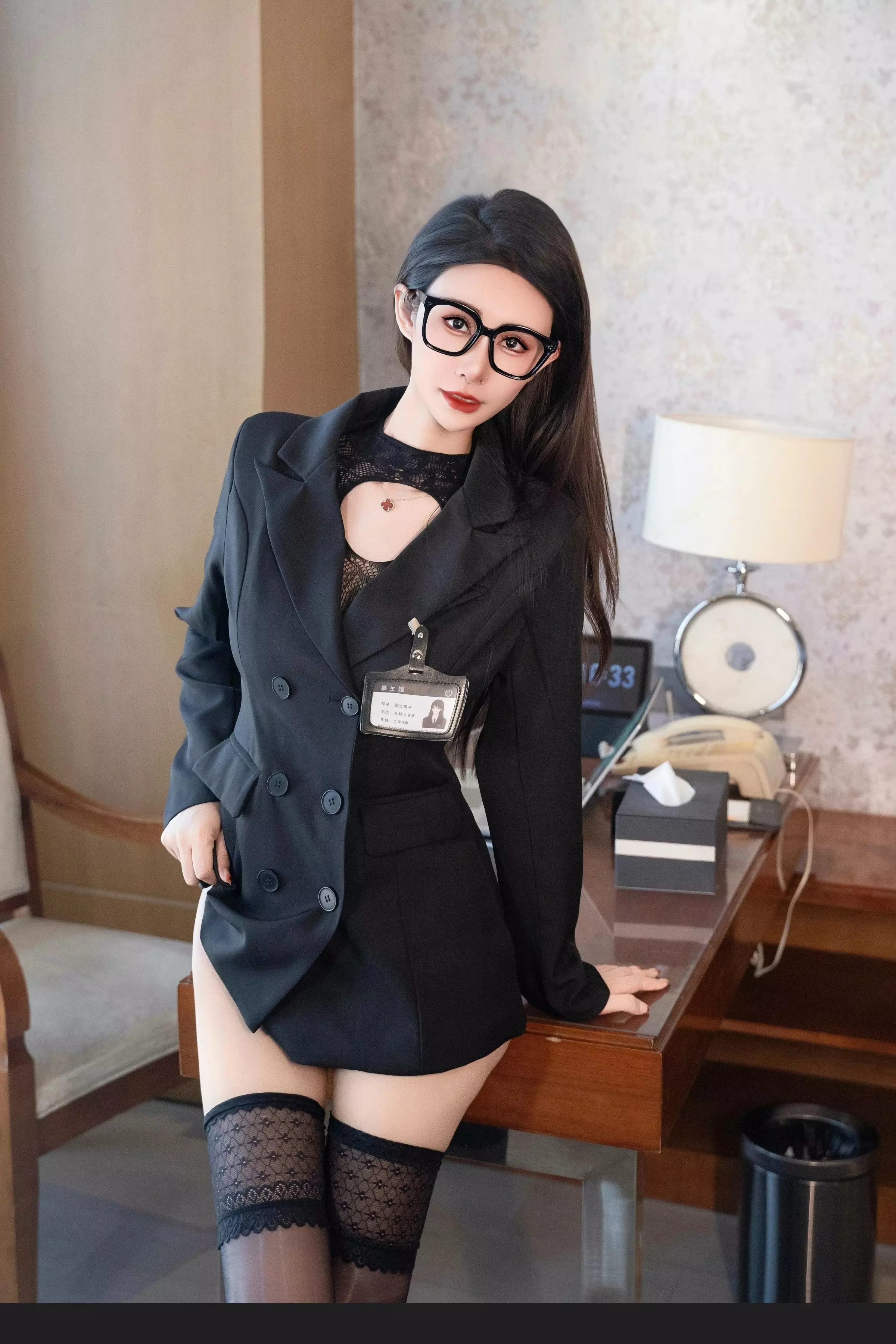 [[XiuRen秀人网]秀人网]No.10095_模特艺艺yiyi性感黑色蕾丝情趣连体衣配黑丝袜秀魔鬼身材诱惑写真98P