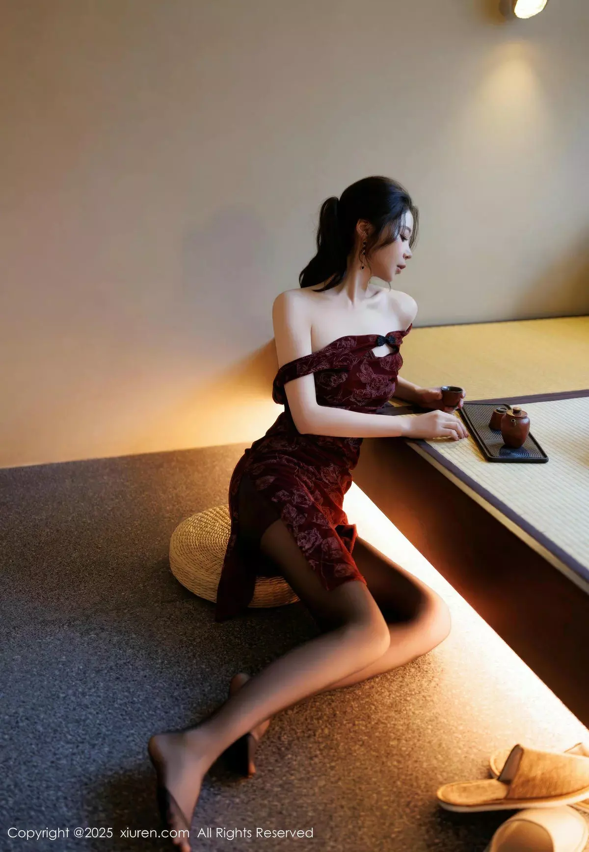 [[XiuRen秀人网]秀人网]No.10106_模特梦心玥红色旗袍露紫色情趣服饰配黑丝袜秀高挑身材诱惑写真82P