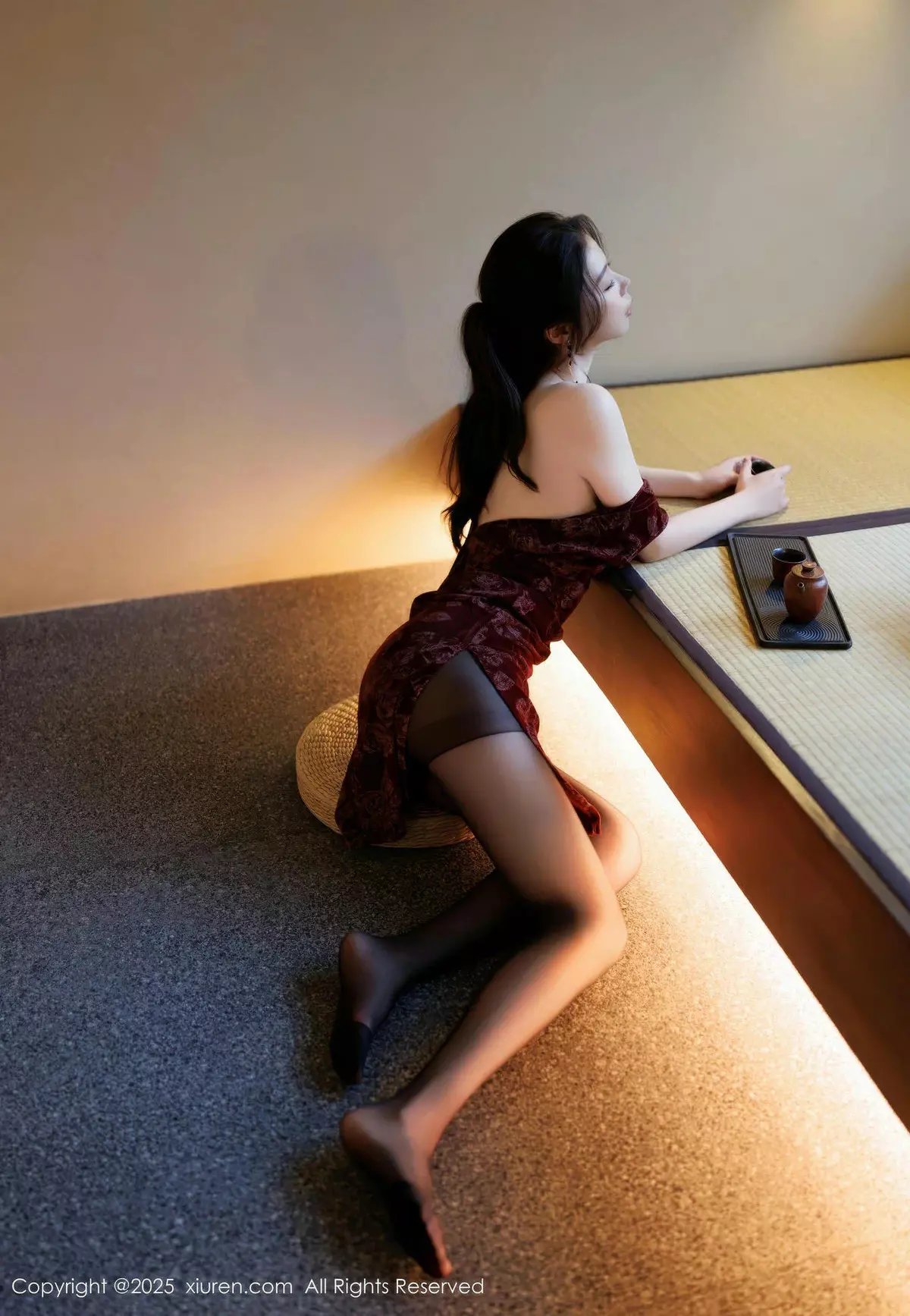 [[XiuRen秀人网]秀人网]No.10106_模特梦心玥红色旗袍露紫色情趣服饰配黑丝袜秀高挑身材诱惑写真82P