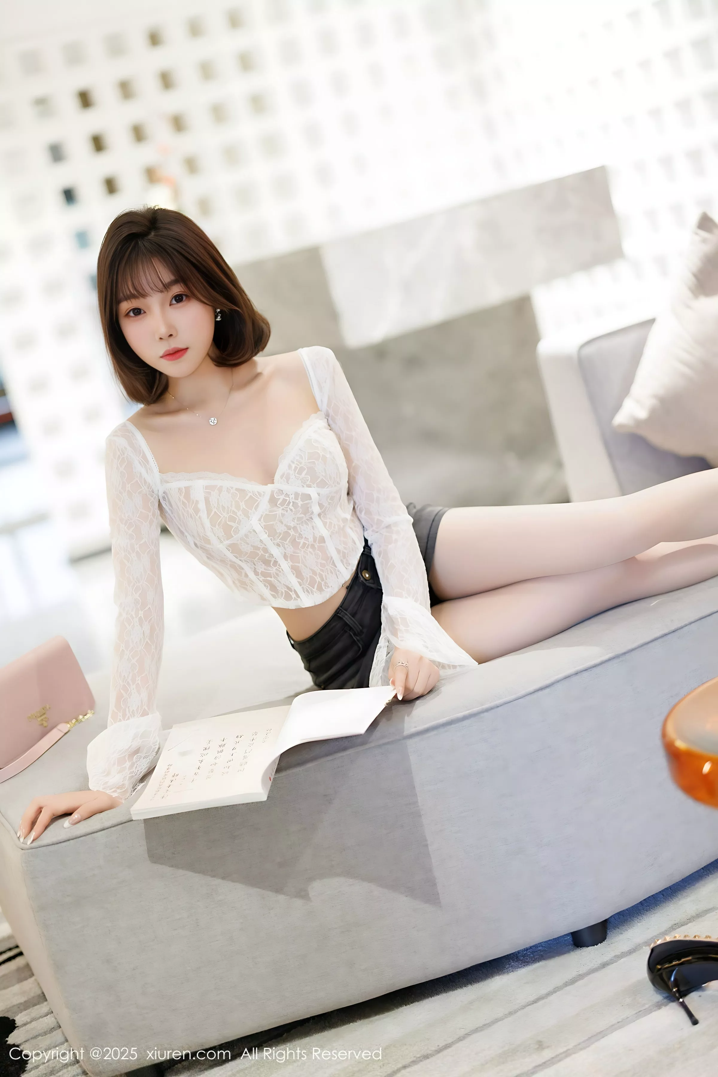 [[XiuRen秀人网]秀人网]No.10113_女神徐莉芝Booty白色上衣配肉丝袜+蓝色情趣内衣秀美腿诱惑写真83P