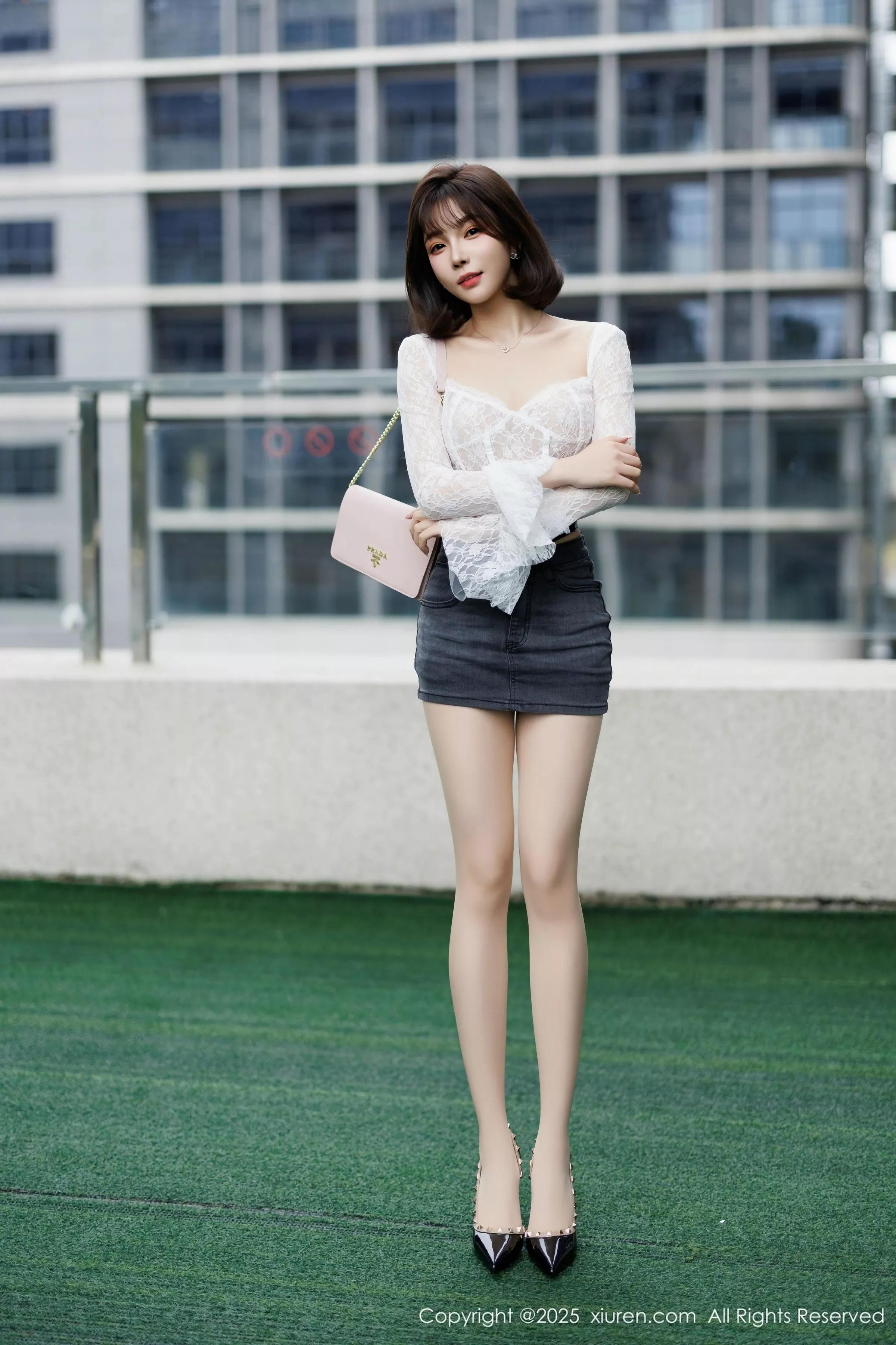 [[XiuRen秀人网]秀人网]No.10113_女神徐莉芝Booty白色上衣配肉丝袜+蓝色情趣内衣秀美腿诱惑写真83P