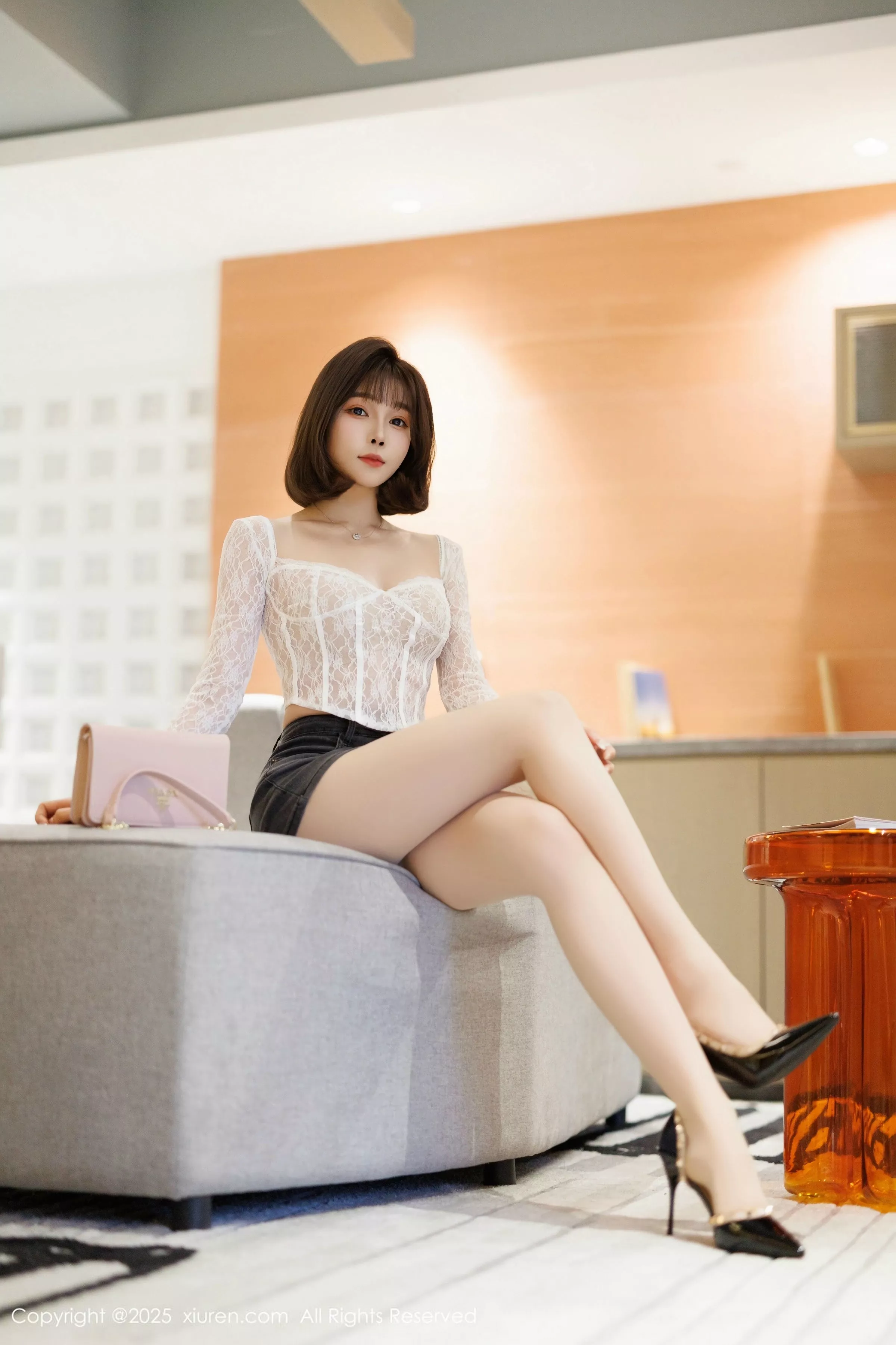 [[XiuRen秀人网]秀人网]No.10113_女神徐莉芝Booty白色上衣配肉丝袜+蓝色情趣内衣秀美腿诱惑写真83P