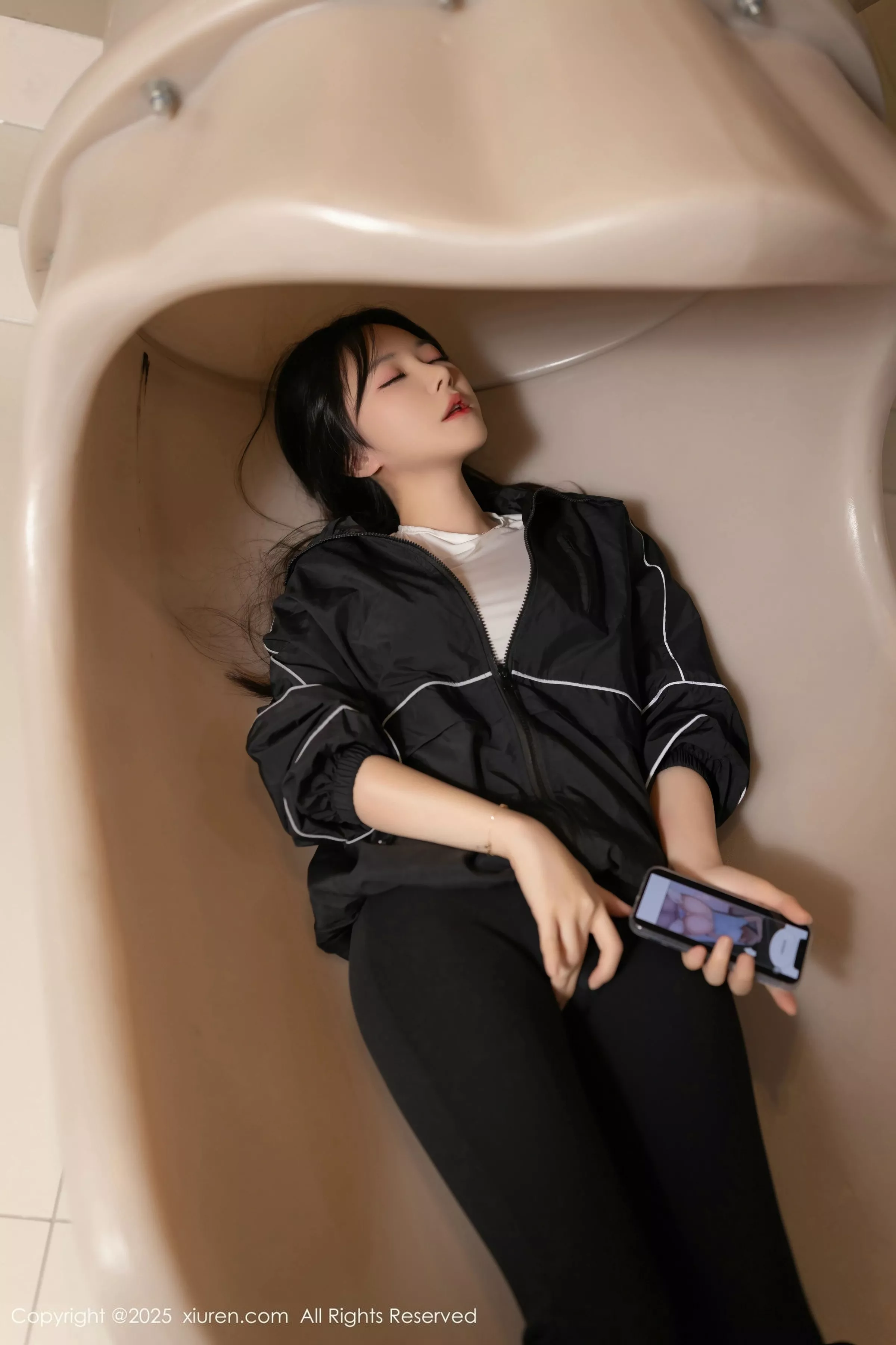 [[XiuRen秀人网]秀人网]No.10112_模特鱼子酱Fish性感黑色运动服露白色内衣秀曼妙身材诱惑写真58P