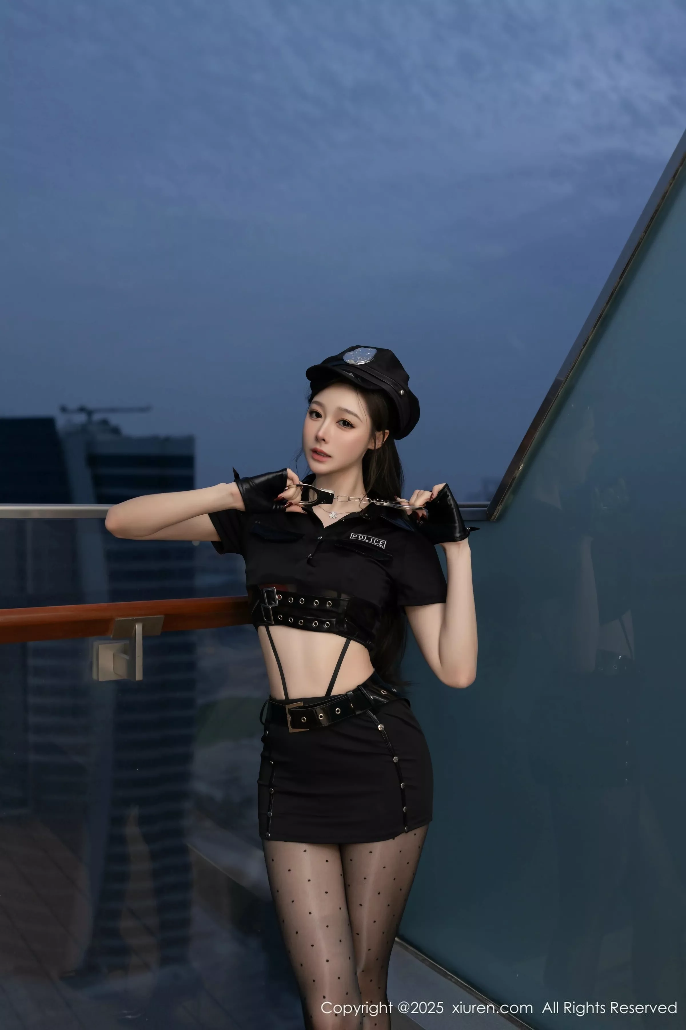 [[XiuRen秀人网]秀人网]No.10115_模特小逗逗性感黑色制服露黑色情趣内衣配超薄黑丝极致魅惑写真80P