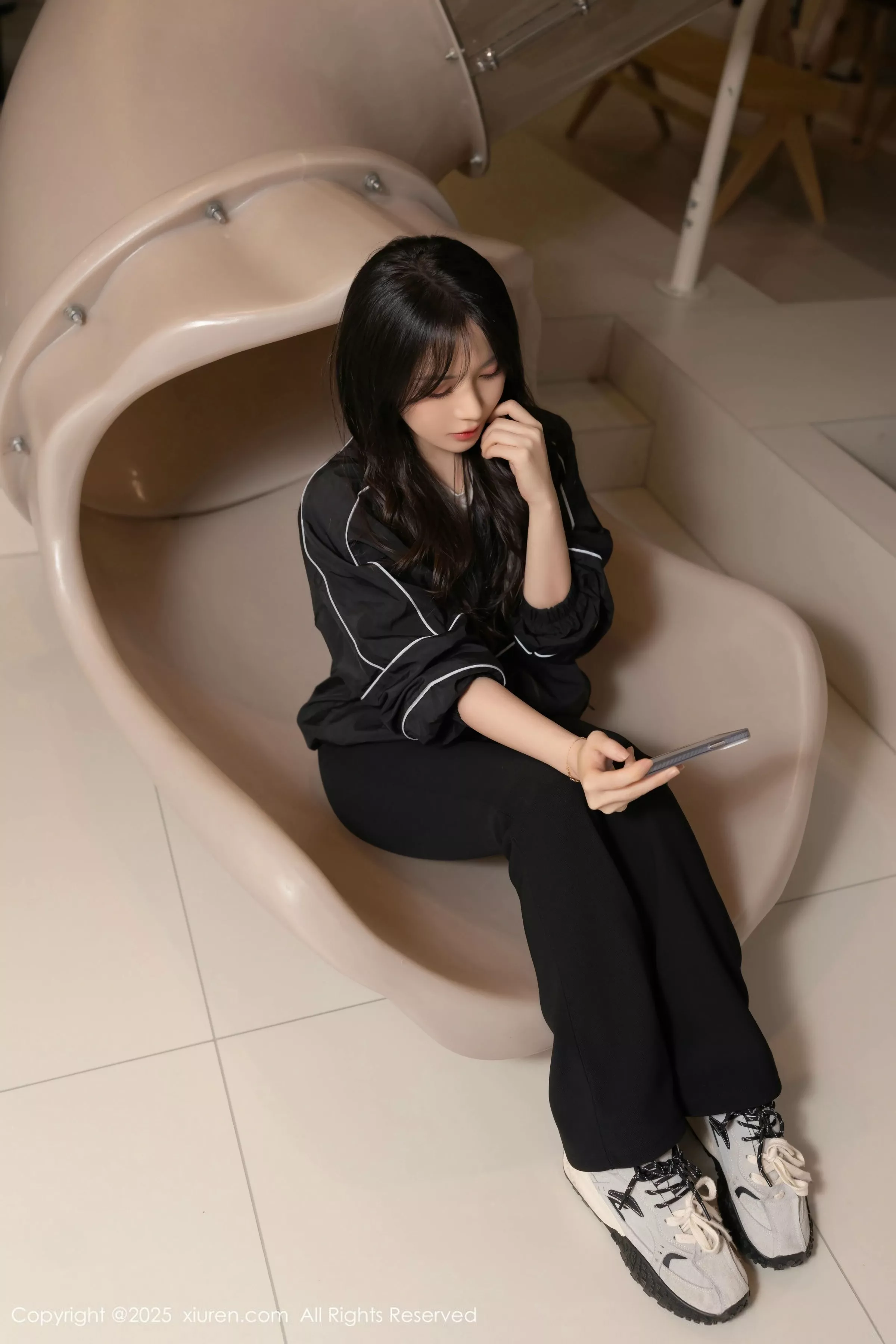 [[XiuRen秀人网]秀人网]No.10112_模特鱼子酱Fish性感黑色运动服露白色内衣秀曼妙身材诱惑写真58P