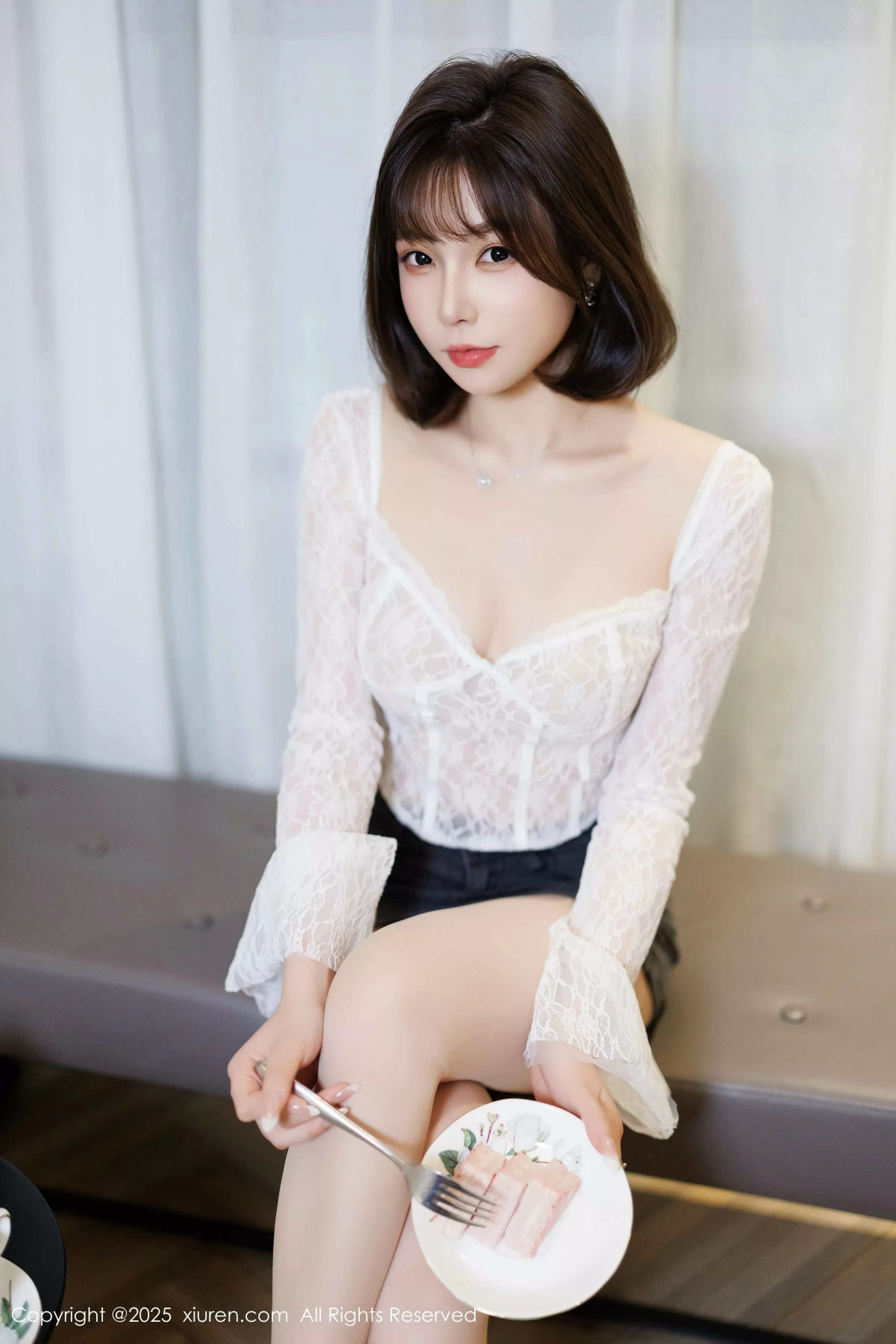 [[XiuRen秀人网]秀人网]No.10113_女神徐莉芝Booty白色上衣配肉丝袜+蓝色情趣内衣秀美腿诱惑写真83P