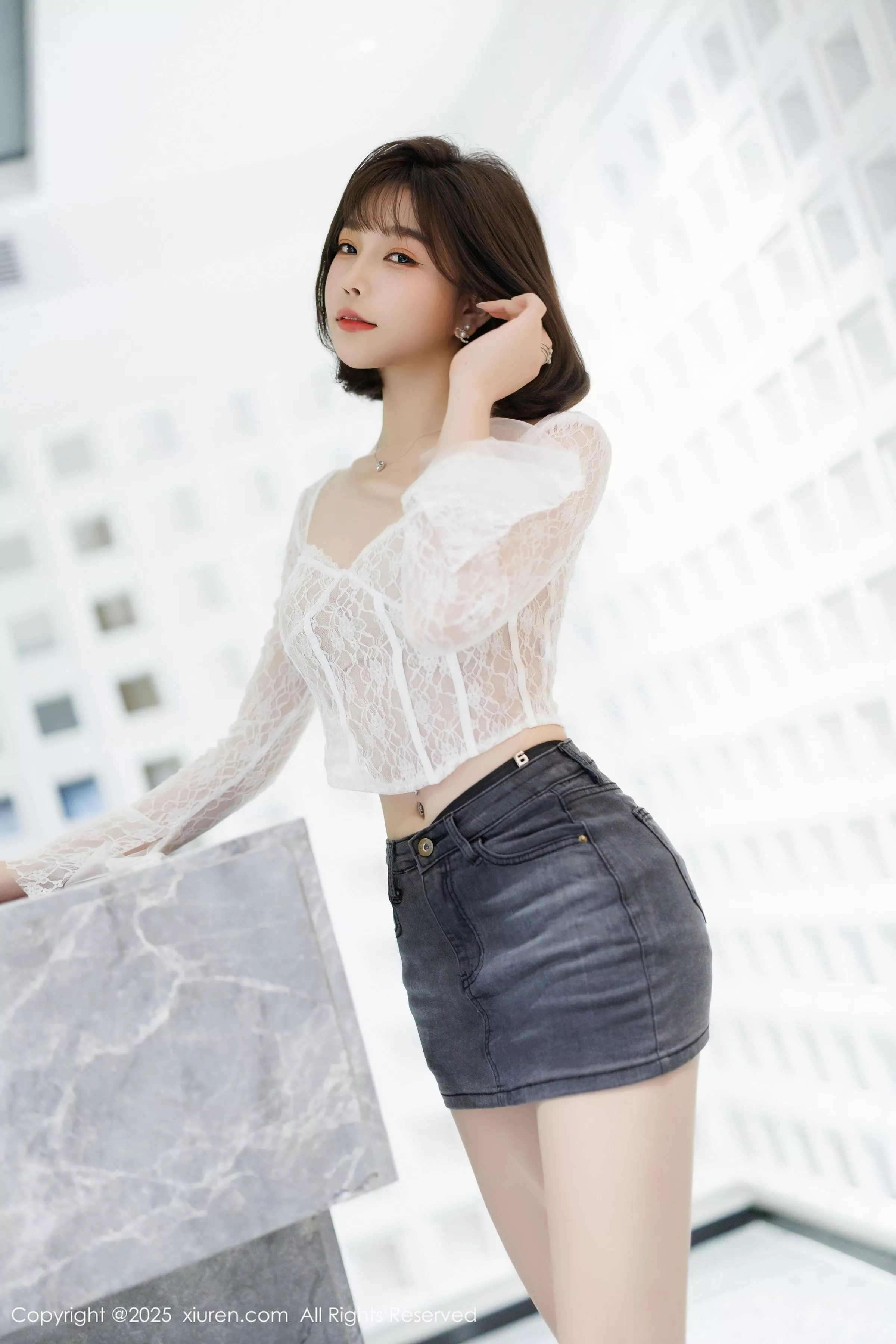 [[XiuRen秀人网]秀人网]No.10113_女神徐莉芝Booty白色上衣配肉丝袜+蓝色情趣内衣秀美腿诱惑写真83P