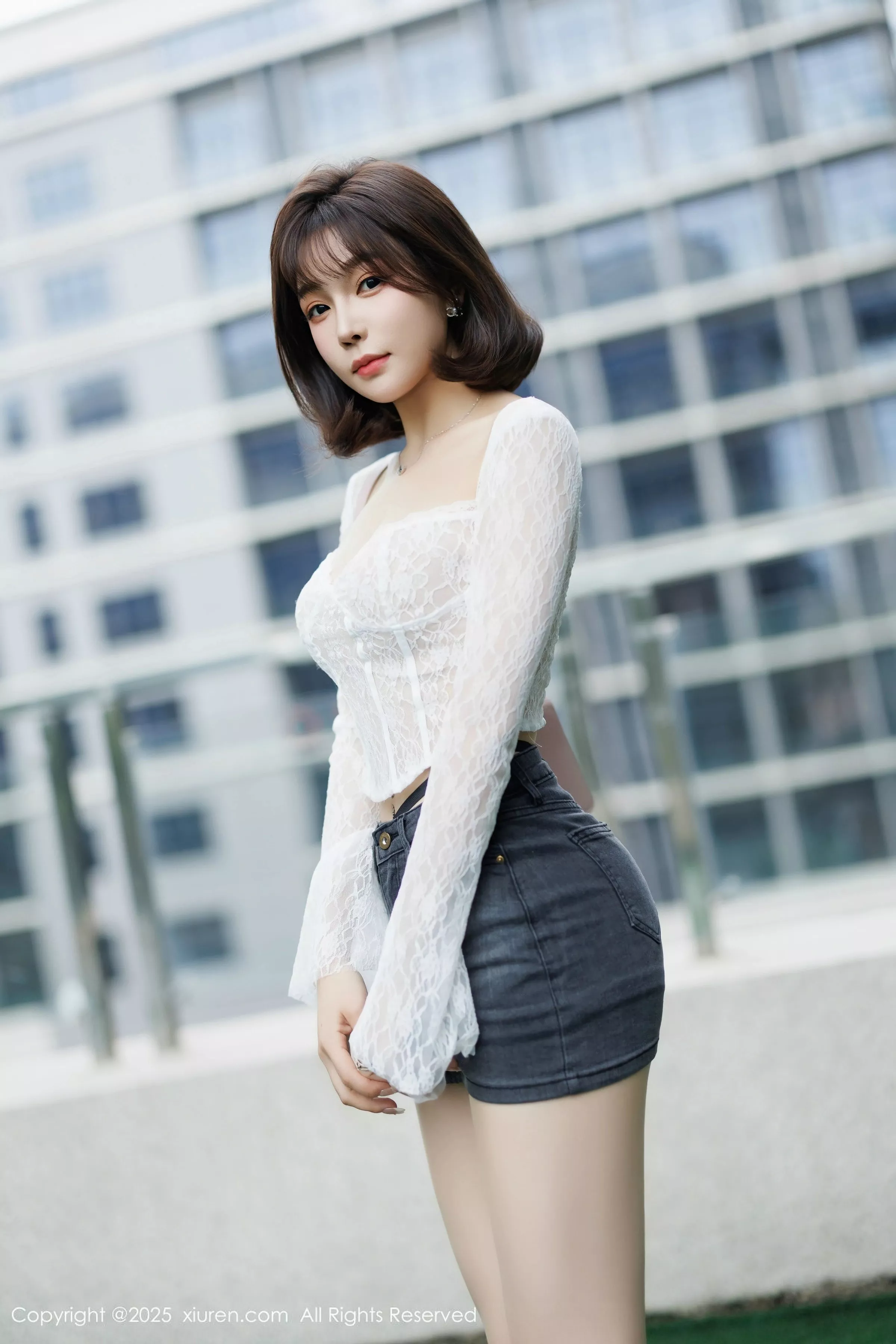 [[XiuRen秀人网]秀人网]No.10113_女神徐莉芝Booty白色上衣配肉丝袜+蓝色情趣内衣秀美腿诱惑写真83P