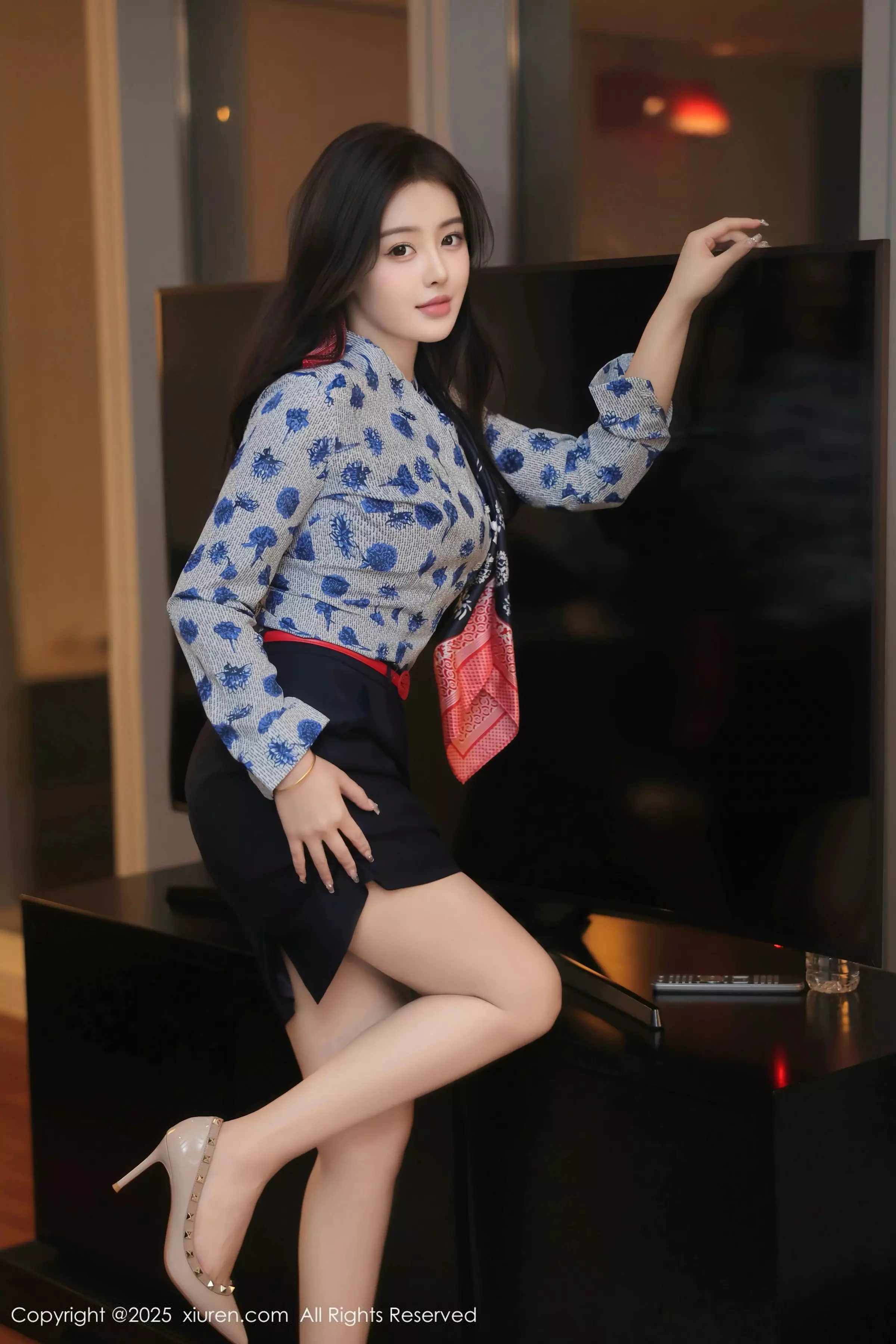 [[XiuRen秀人网]秀人网]No.10041_模特希雅sia性感空姐制服露紫色情趣内衣秀丰腴身材完美诱惑写真59P