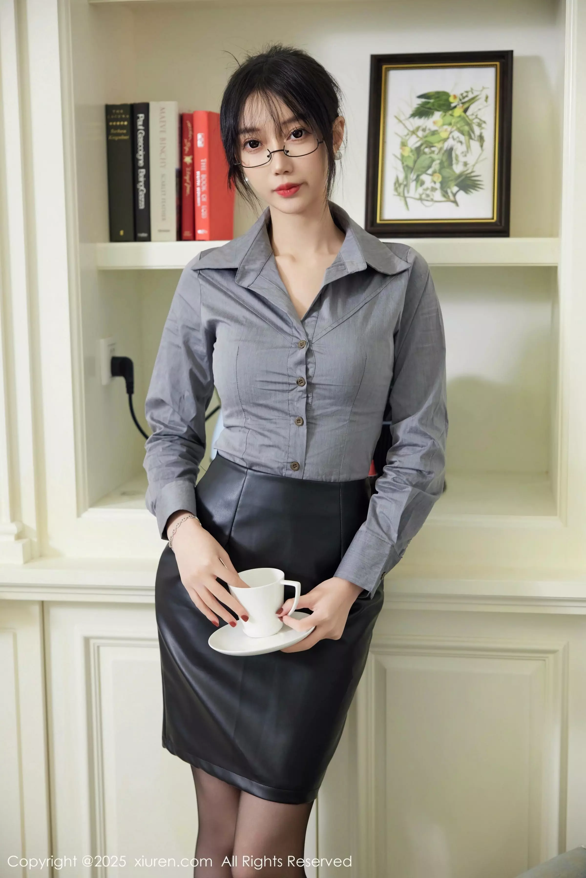 [[XiuRen秀人网]秀人网]No.10043_模特玥儿玥er性感Ol职业装露黑色内衣配超薄黑丝秀美腿诱惑写真87P