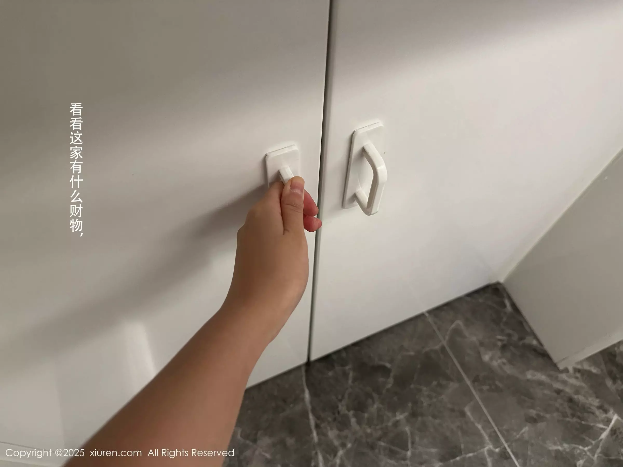 [[XiuRen秀人网]秀人网]No.10042_模特杏子Yada性感灰色瑜伽服露紫色内衣秀曼妙身姿诱惑写真82P