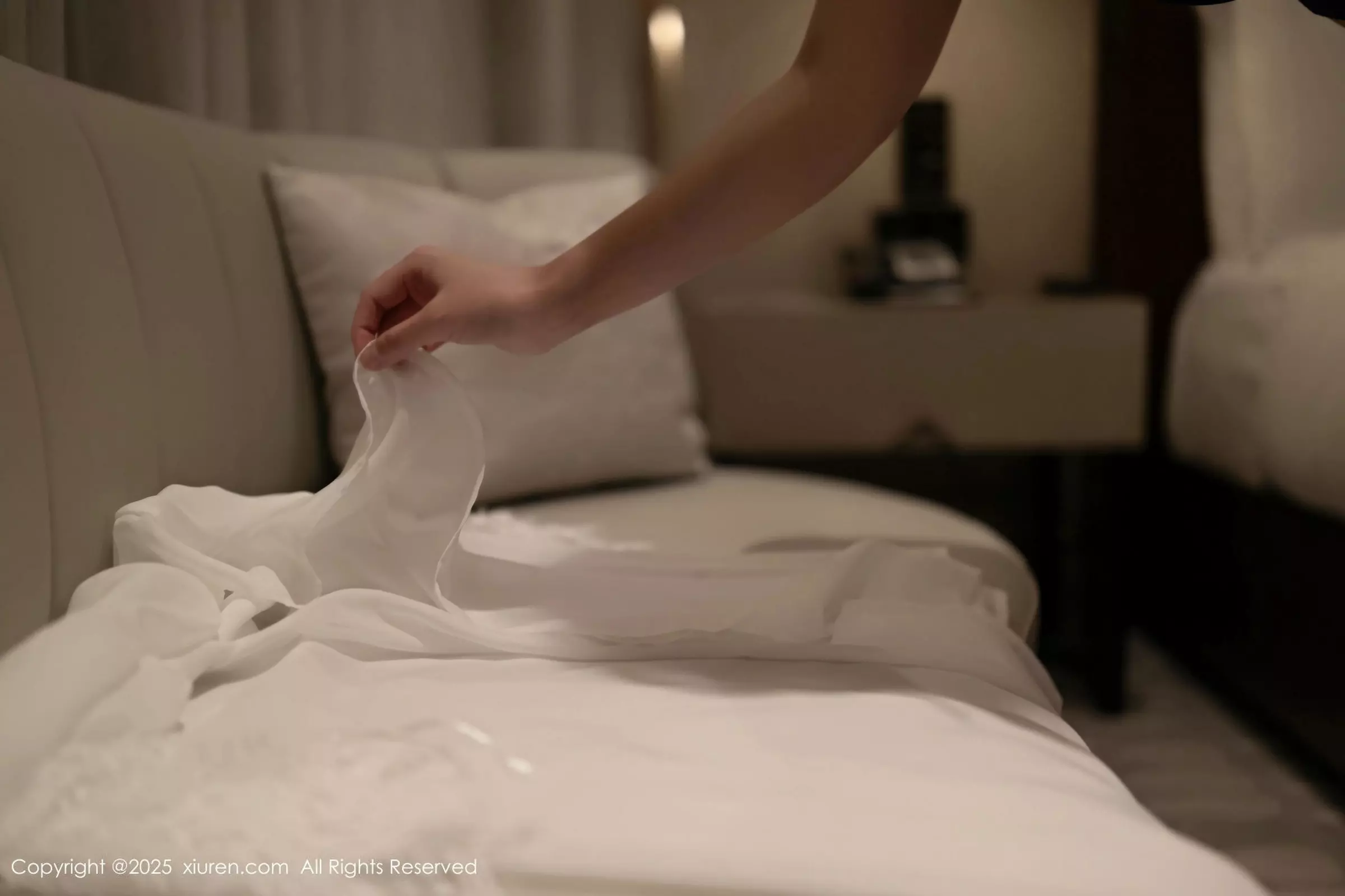 [[XiuRen秀人网]秀人网]No.10042_模特杏子Yada性感灰色瑜伽服露紫色内衣秀曼妙身姿诱惑写真82P