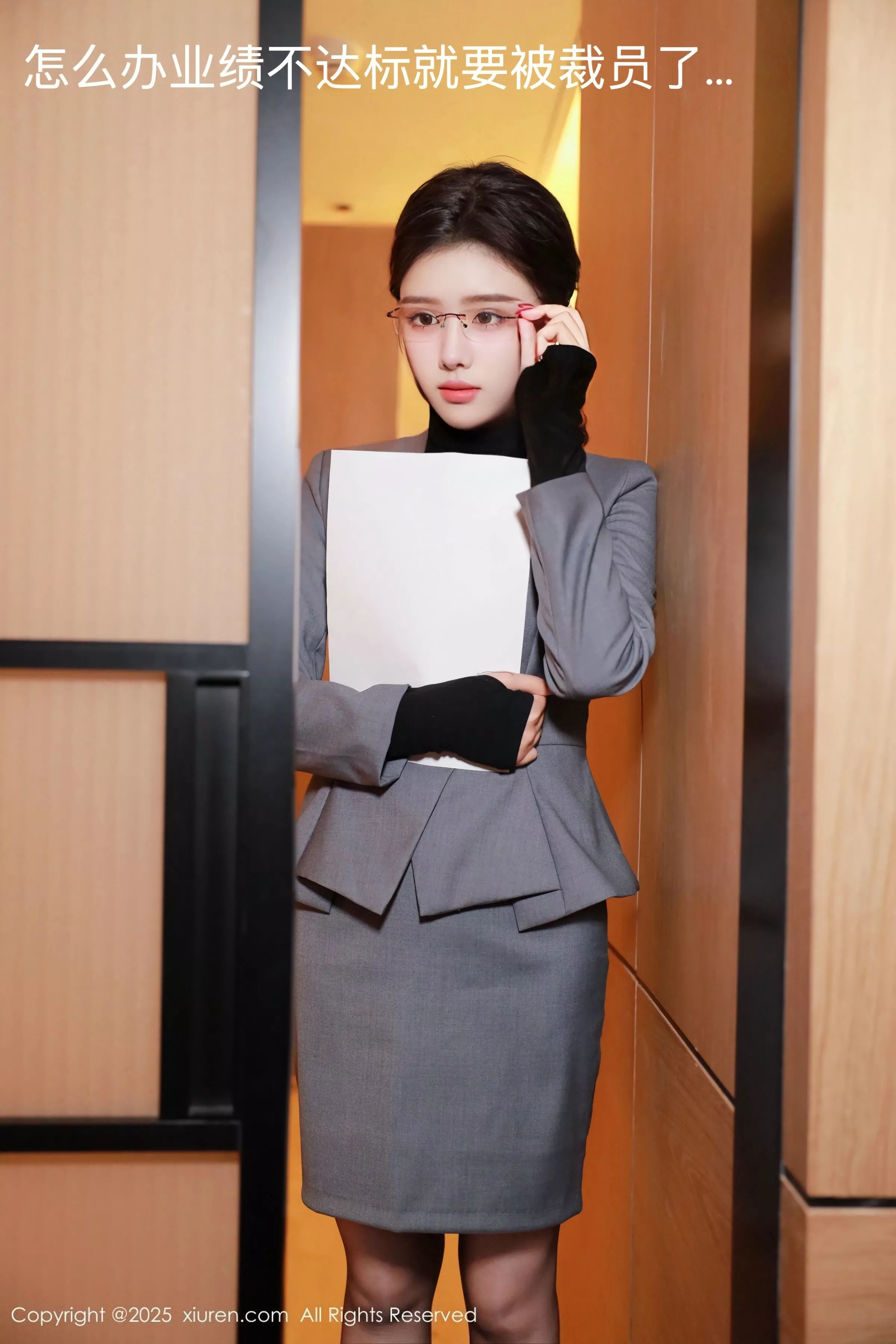 [[XiuRen秀人网]秀人网]No.10119_模特唐翩翩性感灰色OL服饰配黑丝吊袜秀完美身材迷人诱惑写真74P