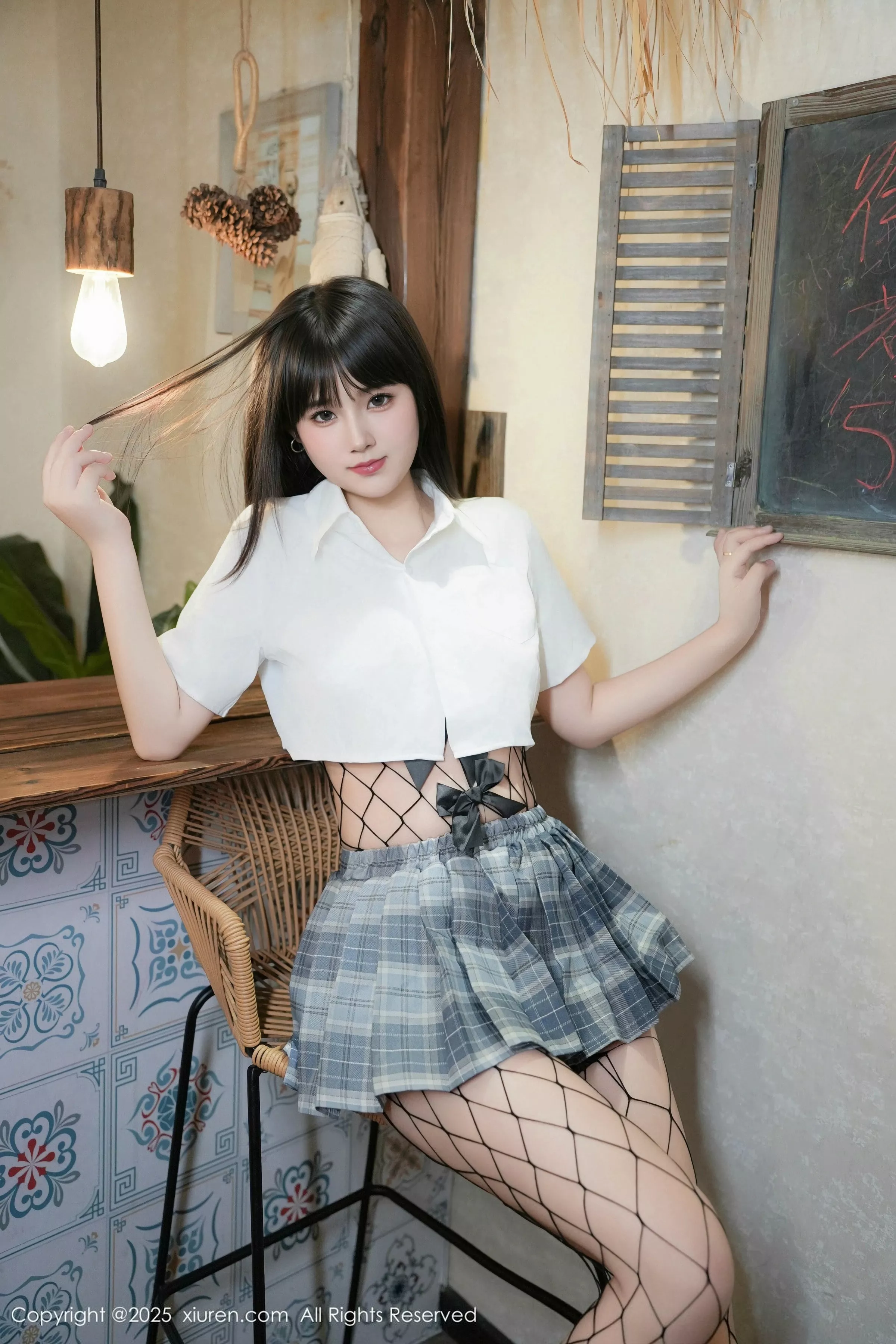 [[XiuRen秀人网]秀人网]No.10118_模特姚若兮vay性感白T配灰短裙露黑丝网袜秀曼妙身姿诱惑写真55P