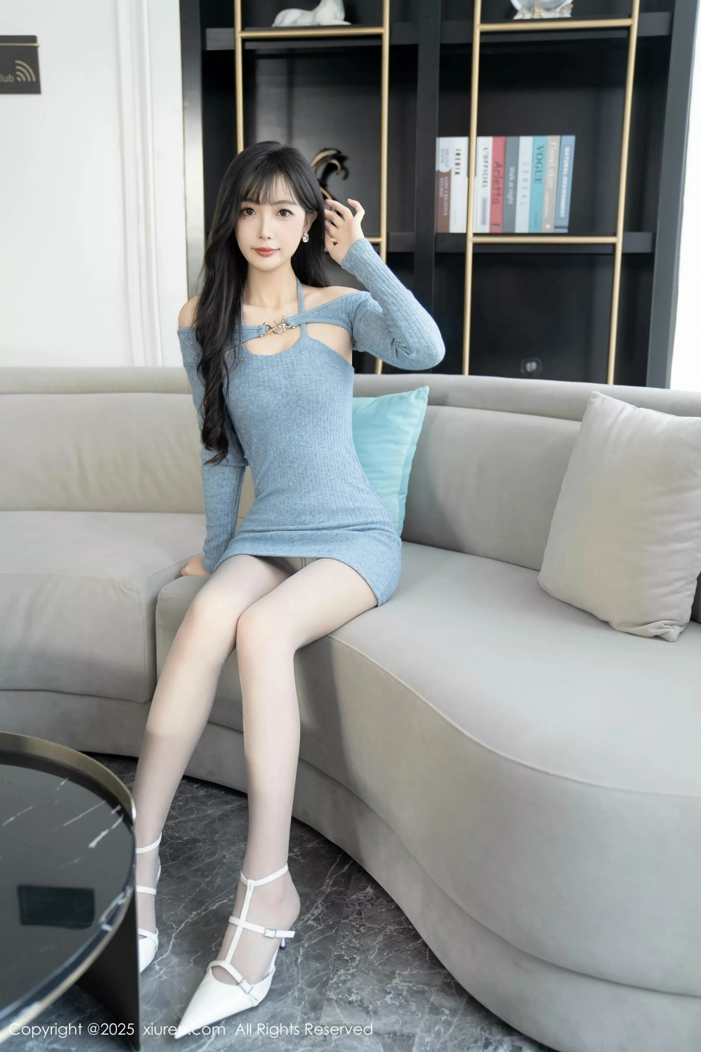 [[XiuRen秀人网]秀人网]No.10124_模特樱桃小阑子性感浅蓝色连衣短裙配灰丝袜秀曼妙身姿诱惑写真86P