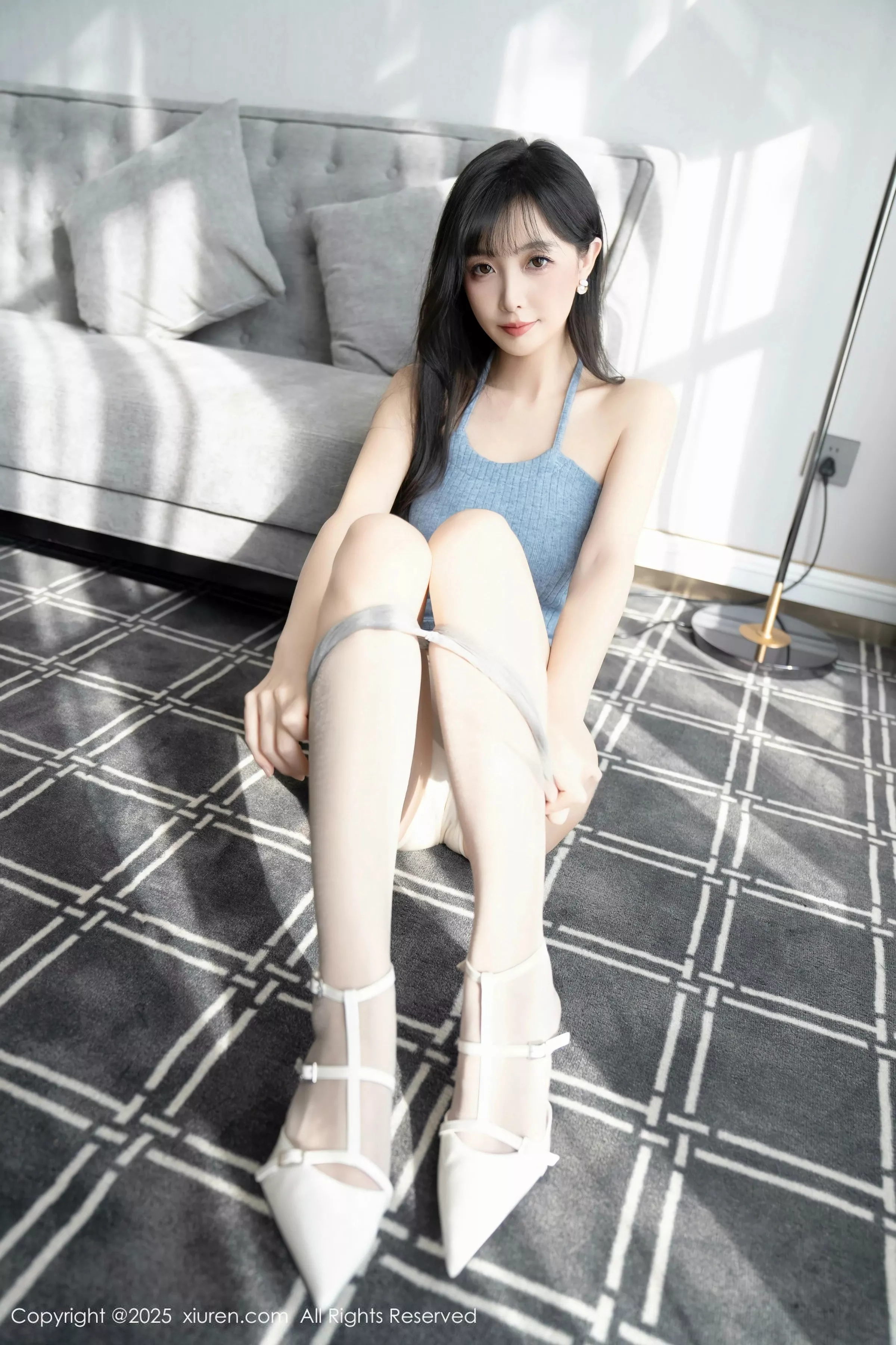 [[XiuRen秀人网]秀人网]No.10124_模特樱桃小阑子性感浅蓝色连衣短裙配灰丝袜秀曼妙身姿诱惑写真86P