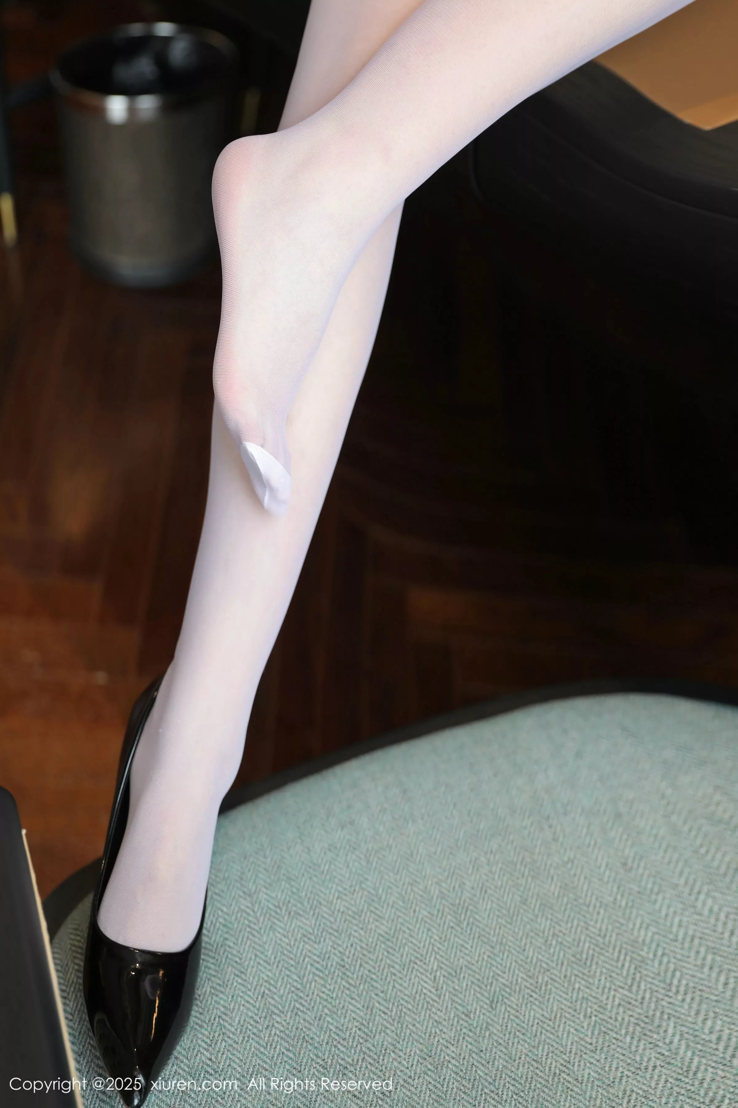 [[XiuRen秀人网]秀人网]No.10125_模特蛋蛋宝性感绿色情趣内衣配白色丝袜秀丰腴身材完美诱惑写真70P