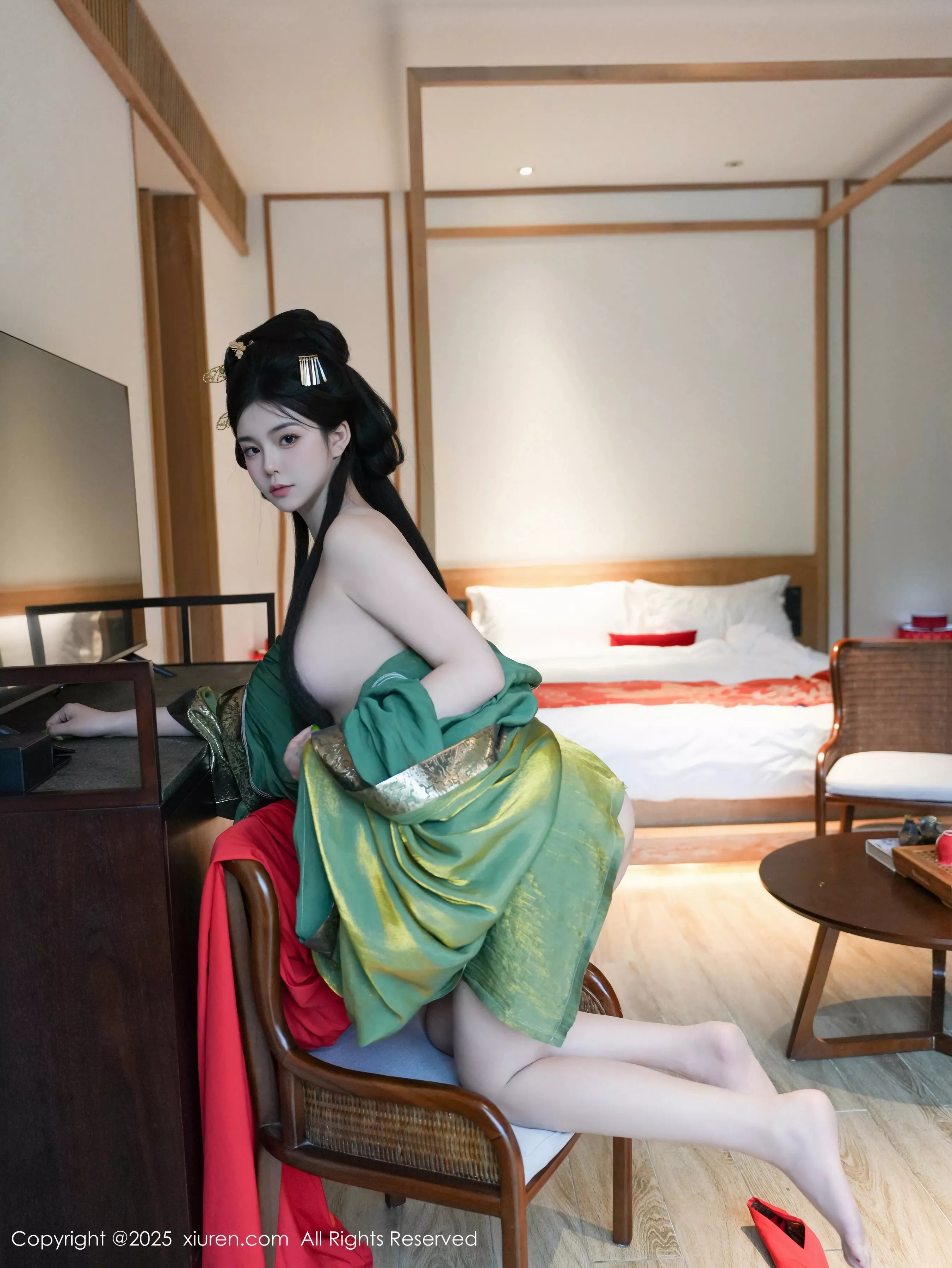 [[XiuRen秀人网]秀人网]No.10126_模特雪糕CiCi性感绿色古风服饰露红色情趣服饰秀美腿诱惑写真68P