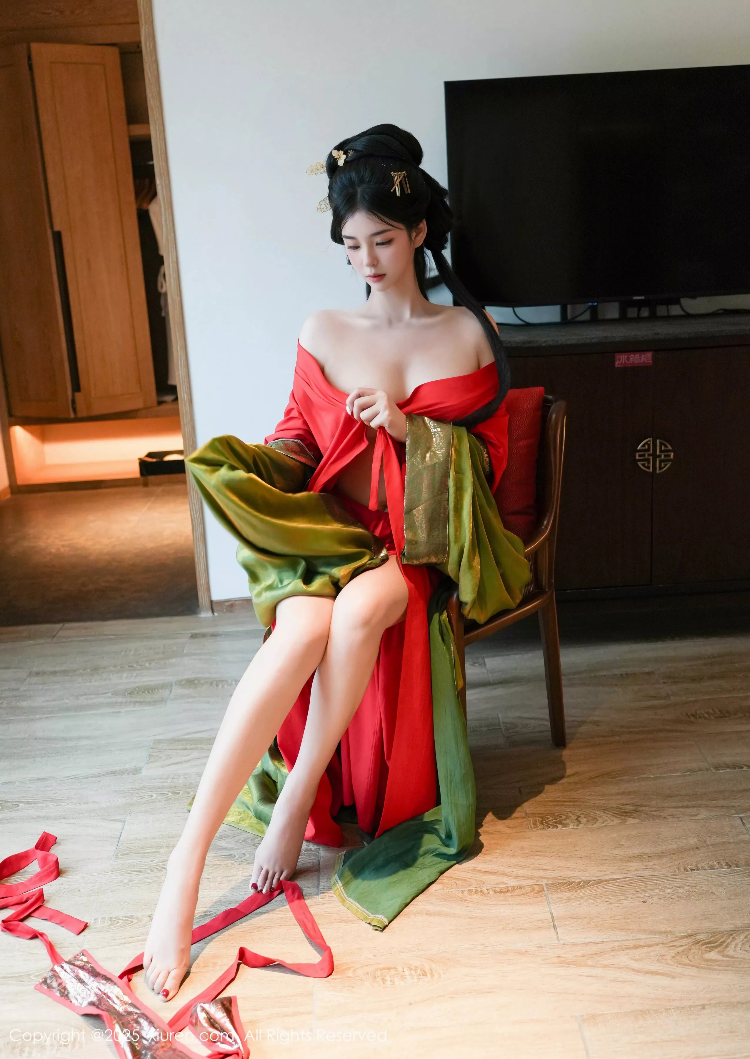 [[XiuRen秀人网]秀人网]No.10126_模特雪糕CiCi性感绿色古风服饰露红色情趣服饰秀美腿诱惑写真68P