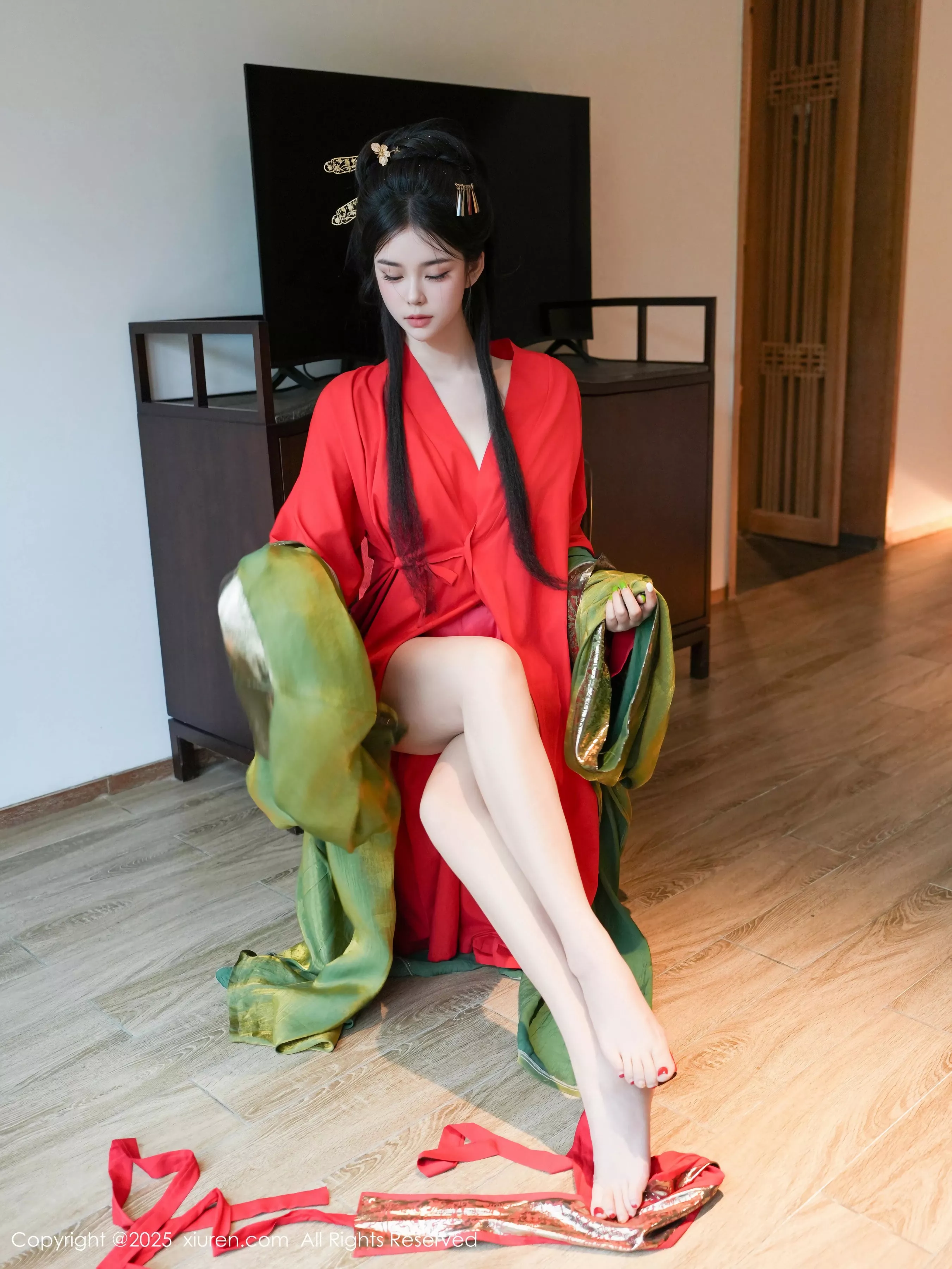 [[XiuRen秀人网]秀人网]No.10126_模特雪糕CiCi性感绿色古风服饰露红色情趣服饰秀美腿诱惑写真68P