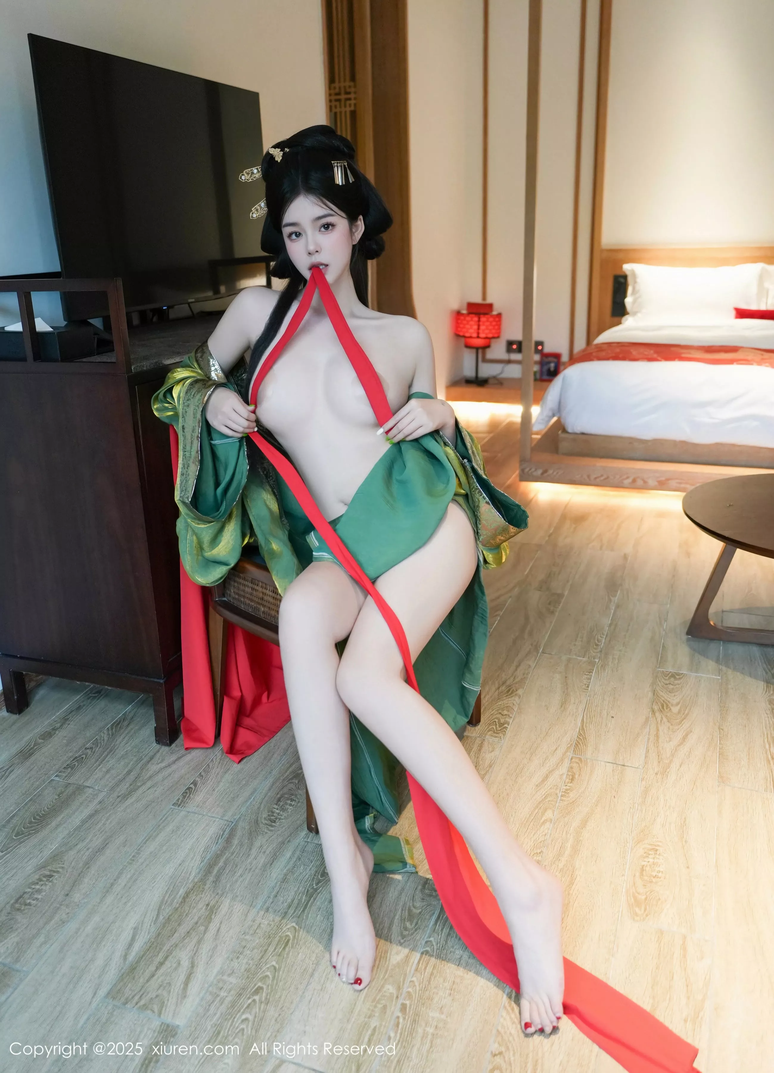 [[XiuRen秀人网]秀人网]No.10126_模特雪糕CiCi性感绿色古风服饰露红色情趣服饰秀美腿诱惑写真68P