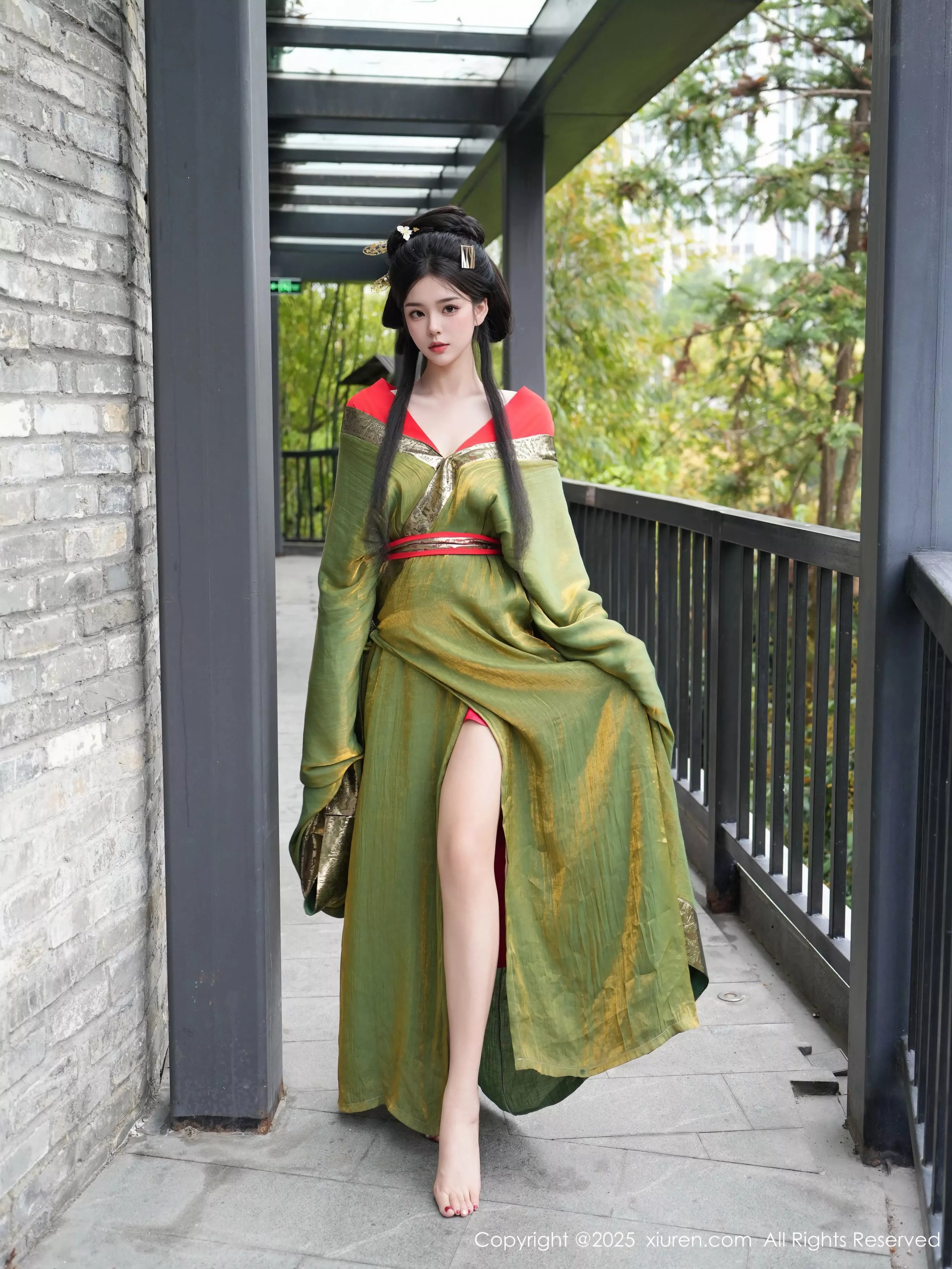 [[XiuRen秀人网]秀人网]No.10126_模特雪糕CiCi性感绿色古风服饰露红色情趣服饰秀美腿诱惑写真68P