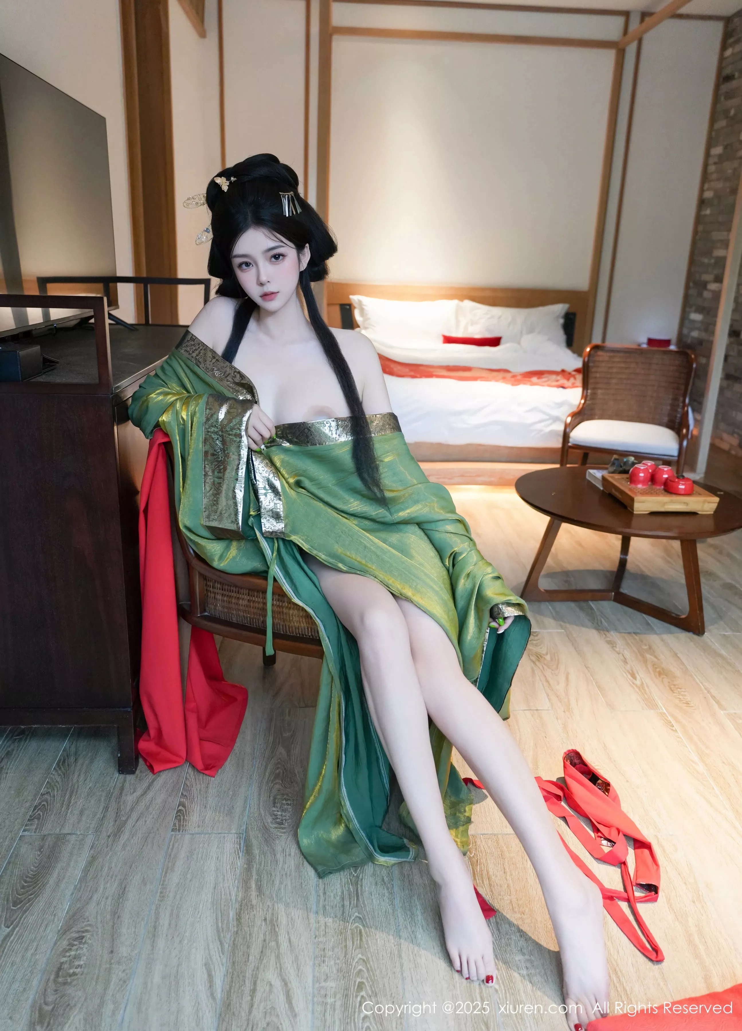 [[XiuRen秀人网]秀人网]No.10126_模特雪糕CiCi性感绿色古风服饰露红色情趣服饰秀美腿诱惑写真68P