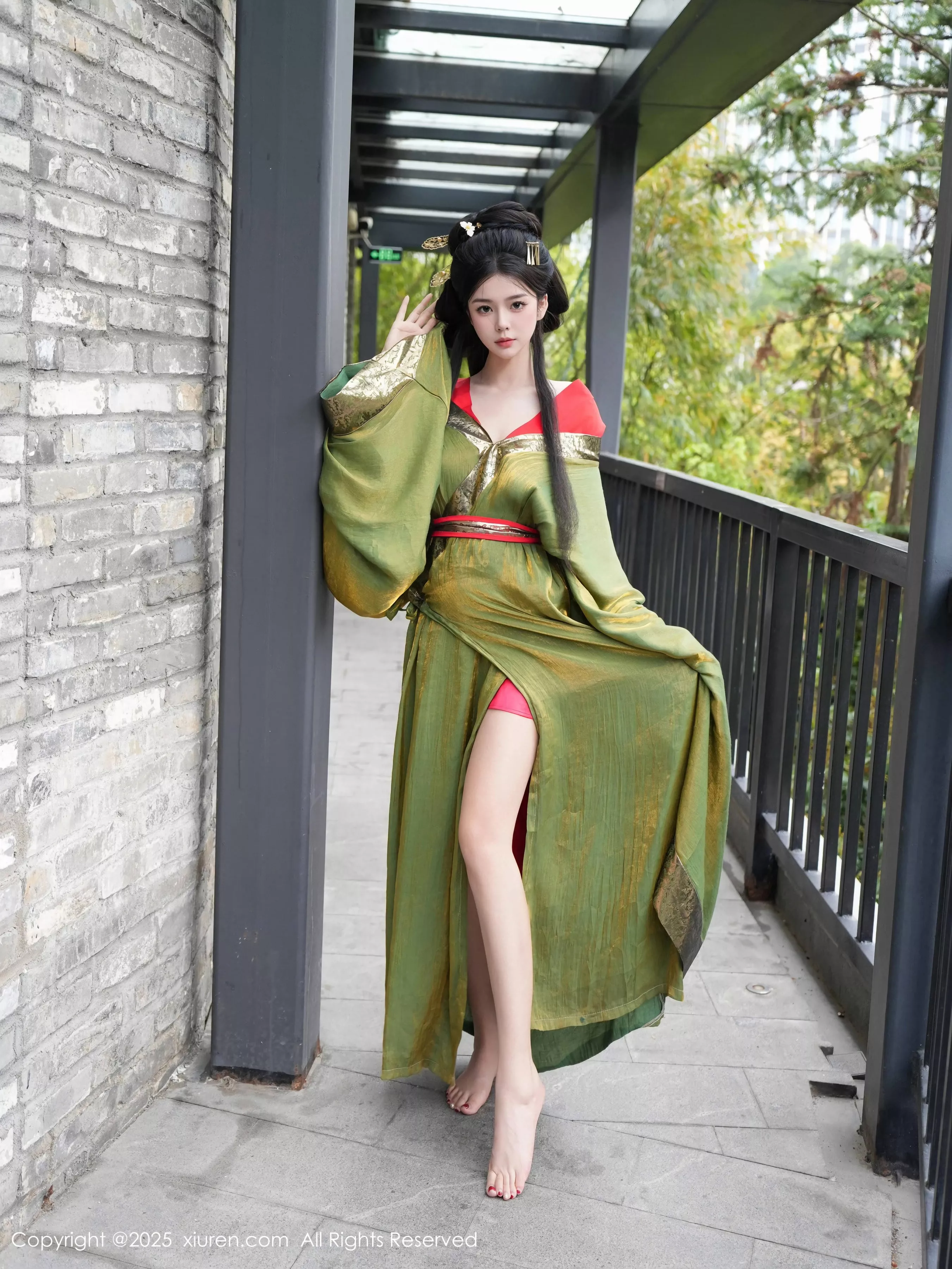 [[XiuRen秀人网]秀人网]No.10126_模特雪糕CiCi性感绿色古风服饰露红色情趣服饰秀美腿诱惑写真68P