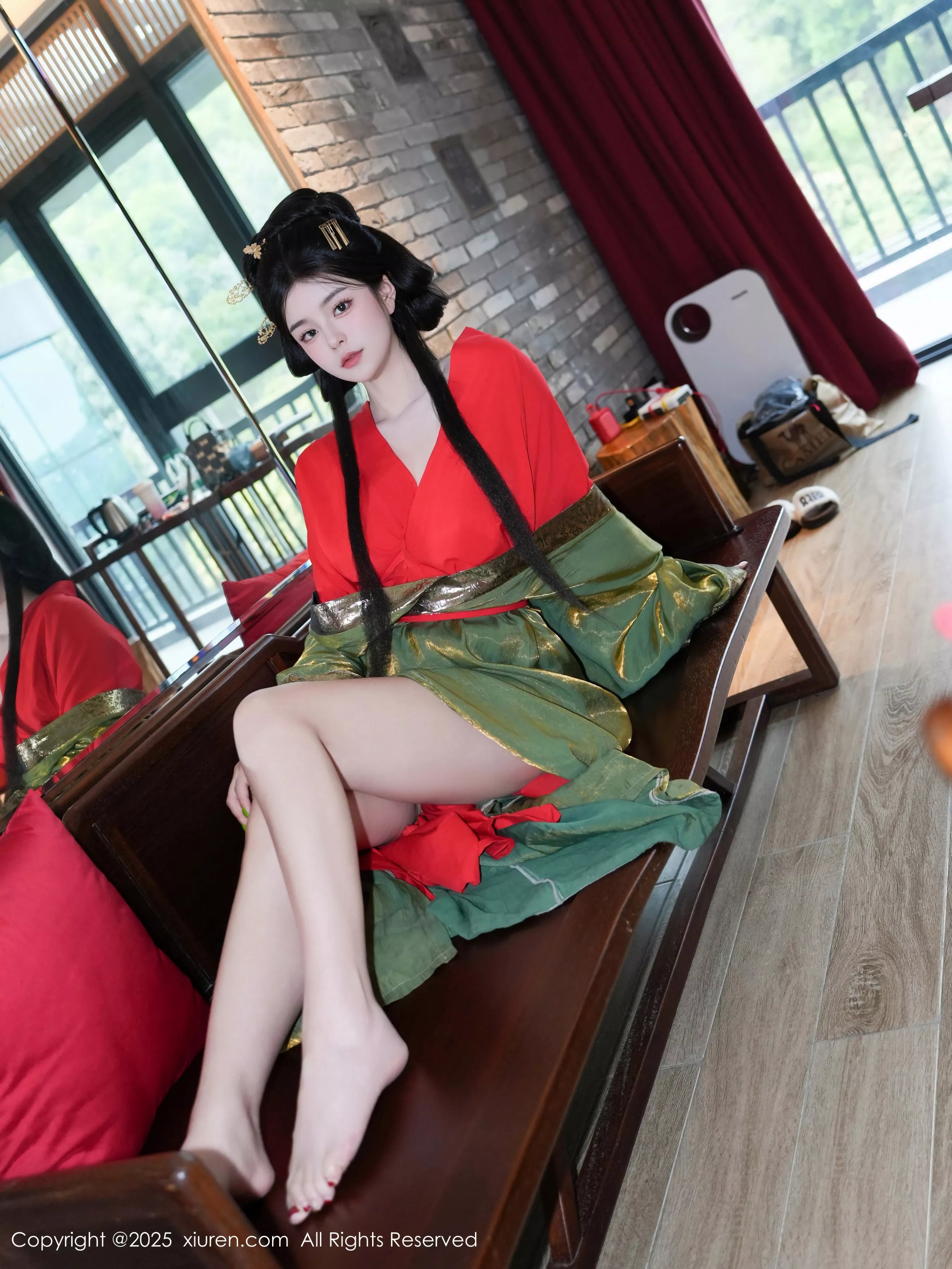 [[XiuRen秀人网]秀人网]No.10126_模特雪糕CiCi性感绿色古风服饰露红色情趣服饰秀美腿诱惑写真68P