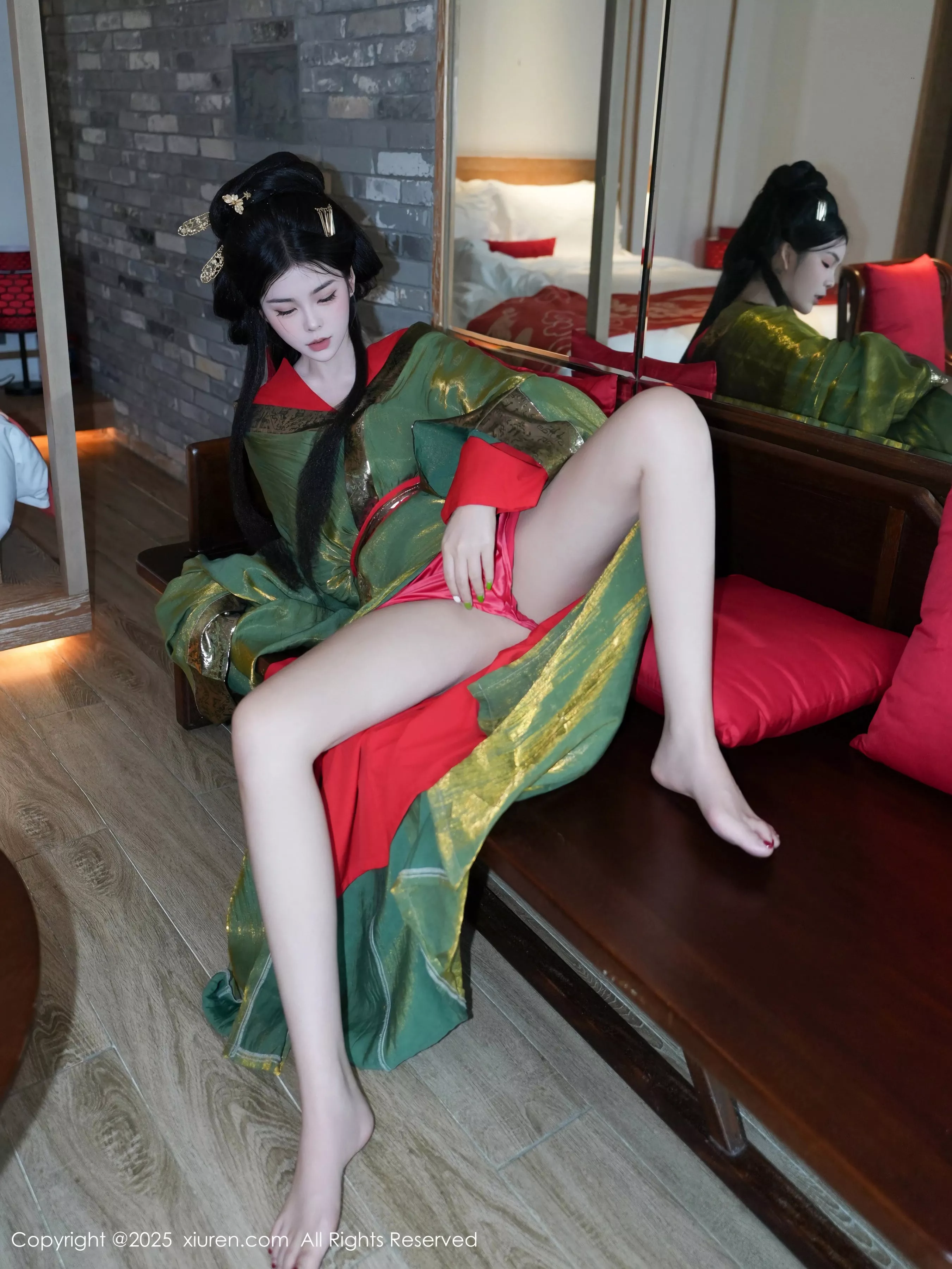 [[XiuRen秀人网]秀人网]No.10126_模特雪糕CiCi性感绿色古风服饰露红色情趣服饰秀美腿诱惑写真68P