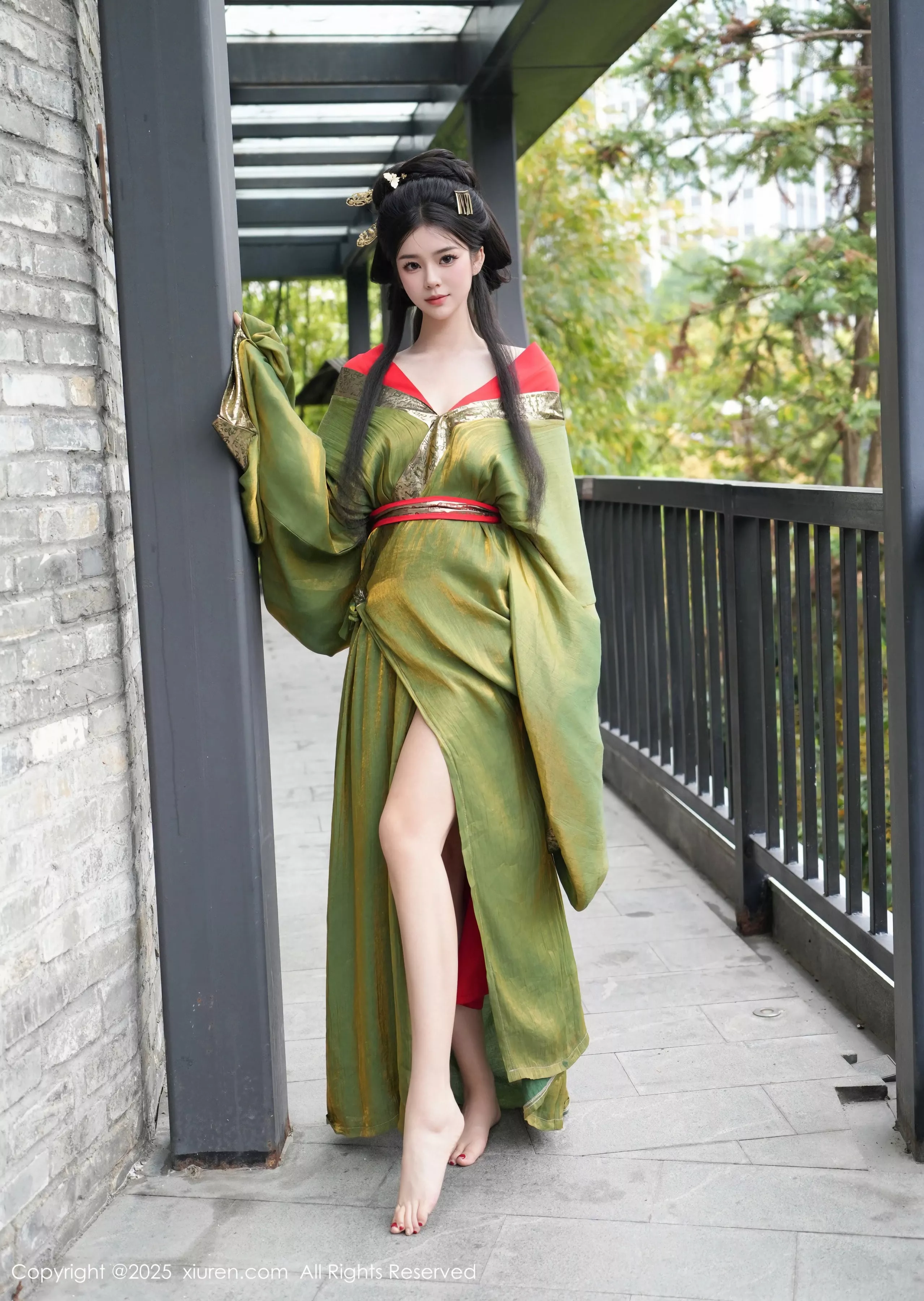 [[XiuRen秀人网]秀人网]No.10126_模特雪糕CiCi性感绿色古风服饰露红色情趣服饰秀美腿诱惑写真68P