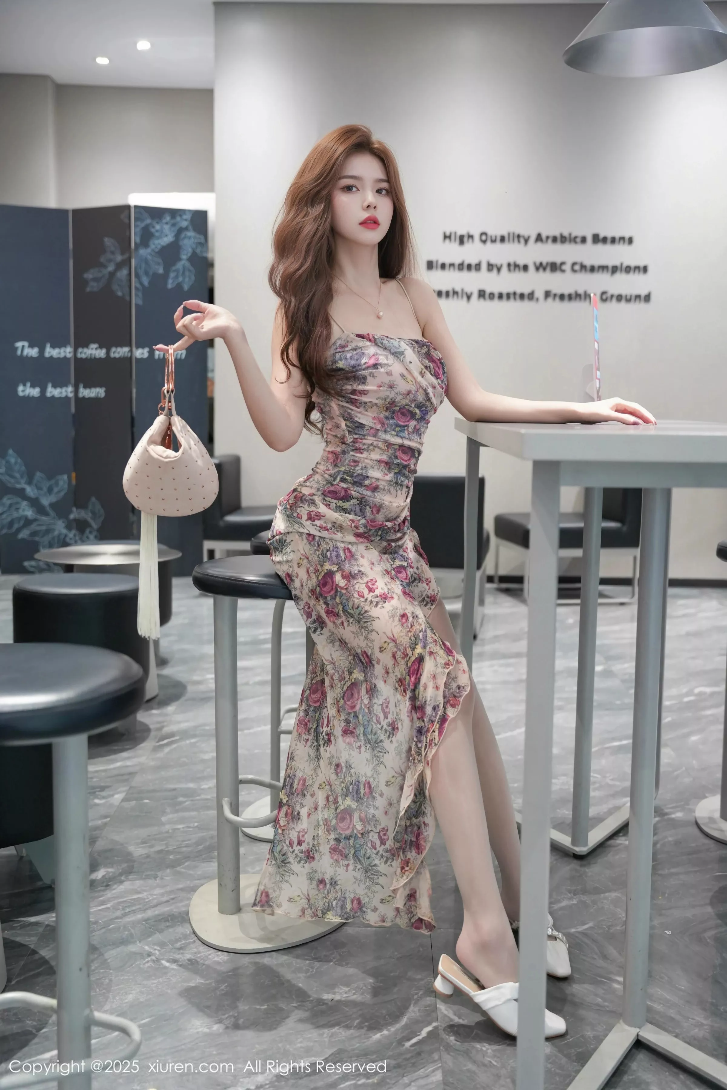 [[XiuRen秀人网]秀人网]No.10128_模特拍黄瓜girl性感碎花连衣短裙配超薄白丝秀曼妙身姿诱惑写真82P