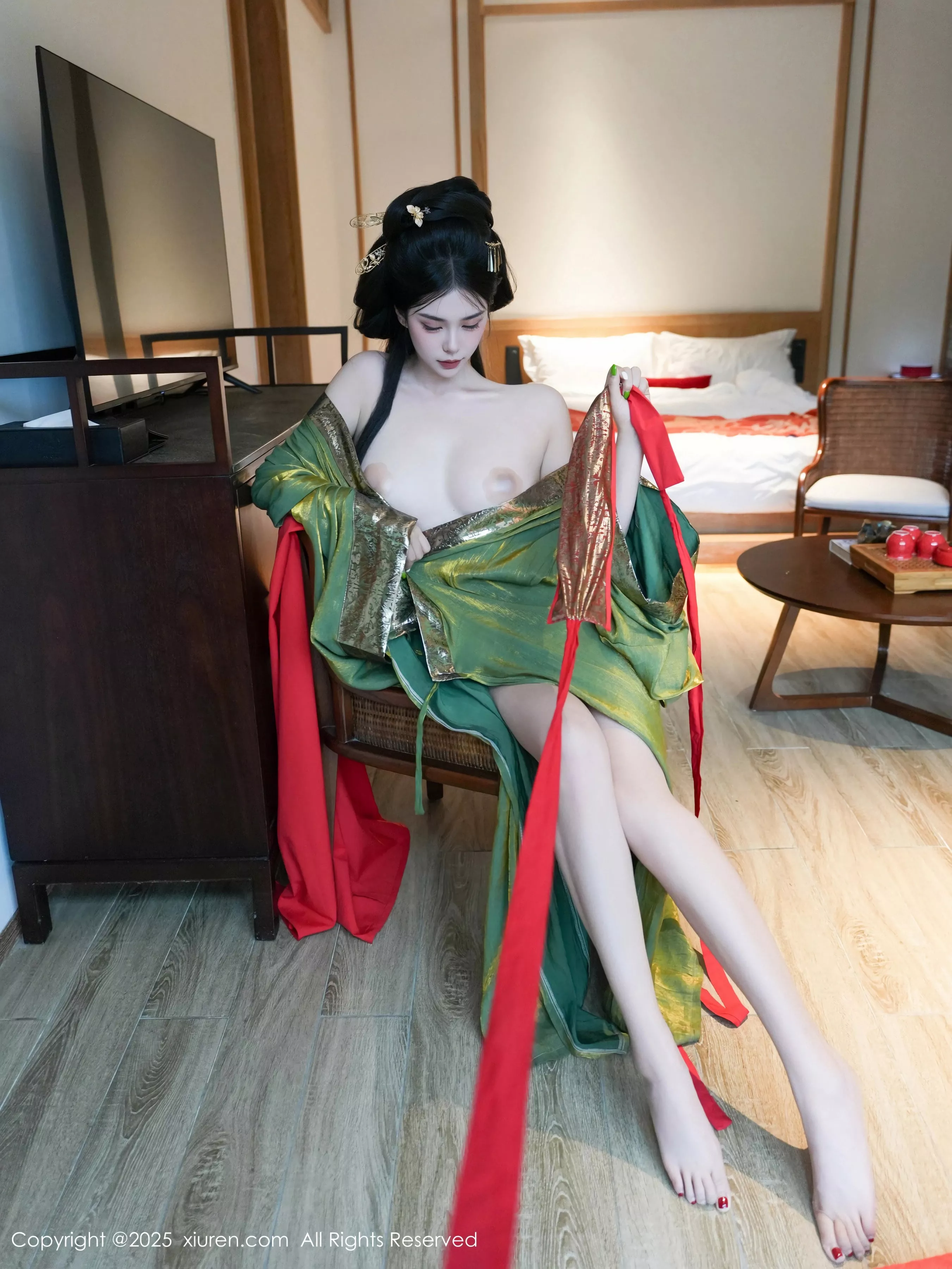 [[XiuRen秀人网]秀人网]No.10126_模特雪糕CiCi性感绿色古风服饰露红色情趣服饰秀美腿诱惑写真68P