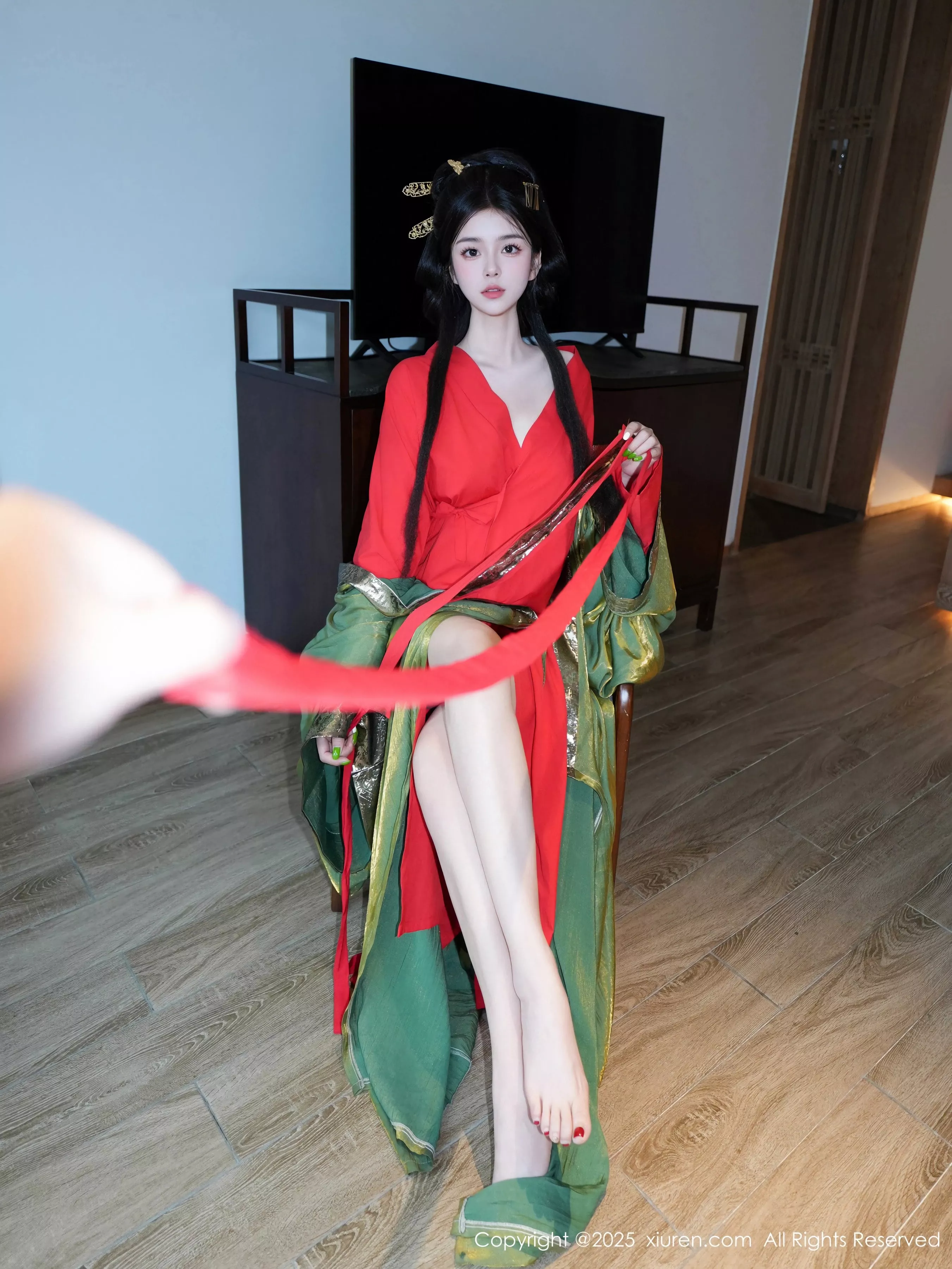 [[XiuRen秀人网]秀人网]No.10126_模特雪糕CiCi性感绿色古风服饰露红色情趣服饰秀美腿诱惑写真68P