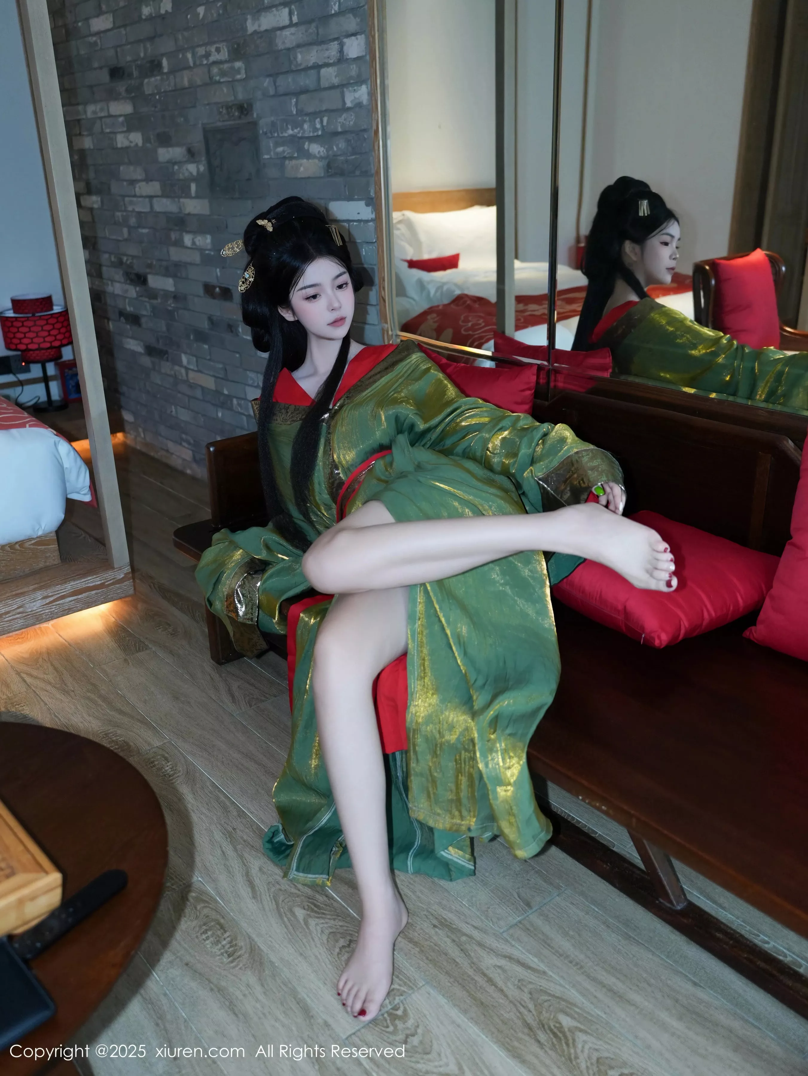 [[XiuRen秀人网]秀人网]No.10126_模特雪糕CiCi性感绿色古风服饰露红色情趣服饰秀美腿诱惑写真68P