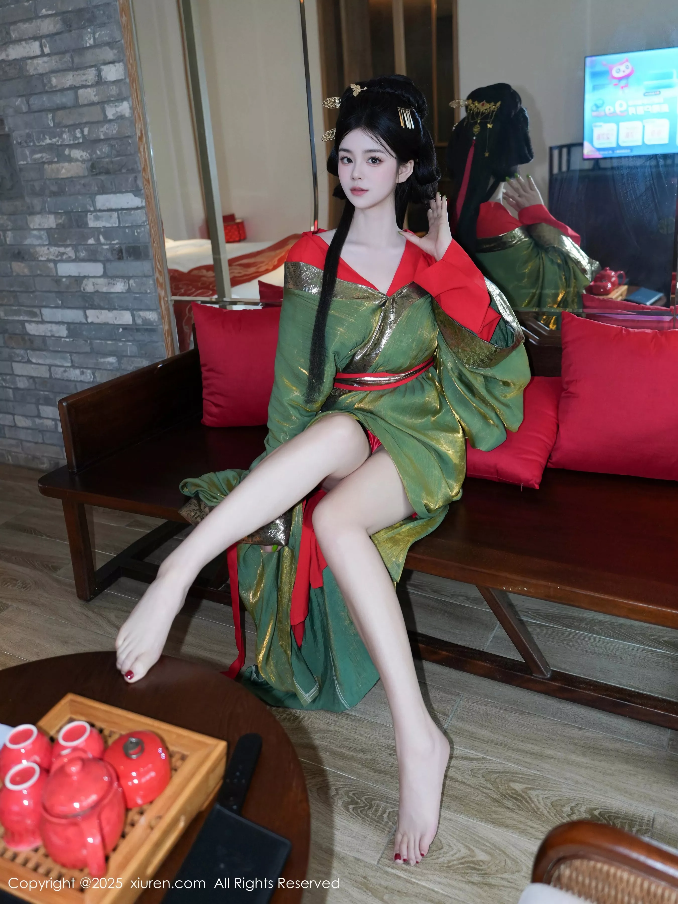 [[XiuRen秀人网]秀人网]No.10126_模特雪糕CiCi性感绿色古风服饰露红色情趣服饰秀美腿诱惑写真68P