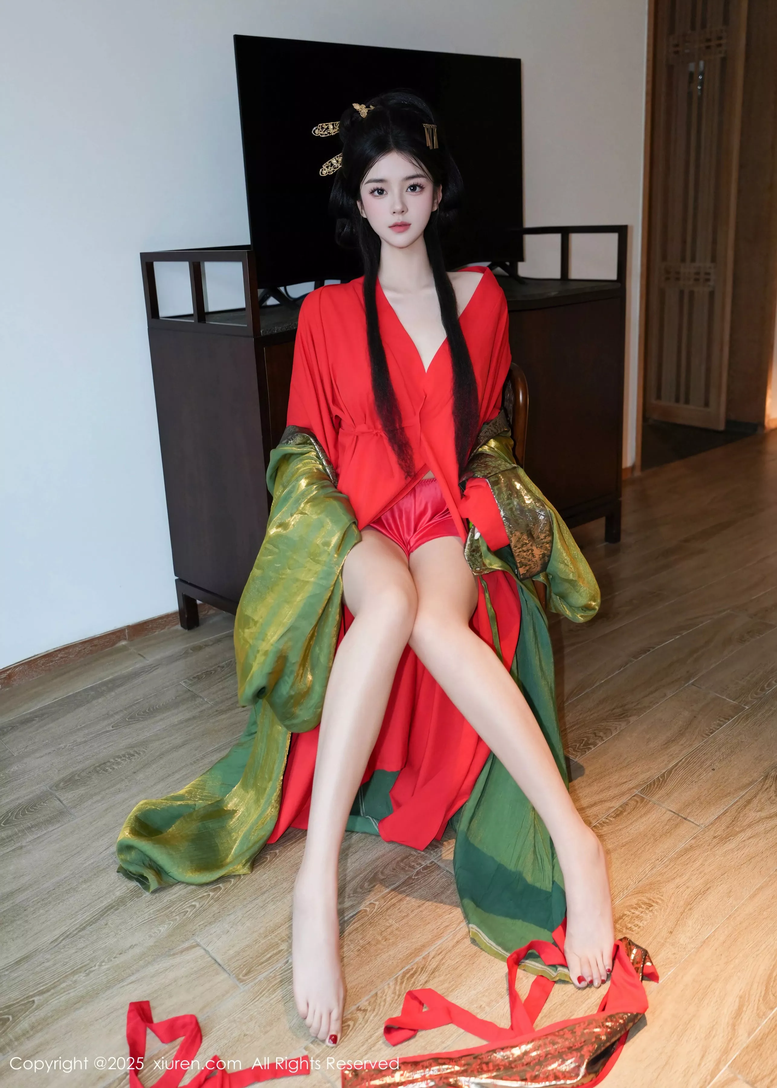 [[XiuRen秀人网]秀人网]No.10126_模特雪糕CiCi性感绿色古风服饰露红色情趣服饰秀美腿诱惑写真68P