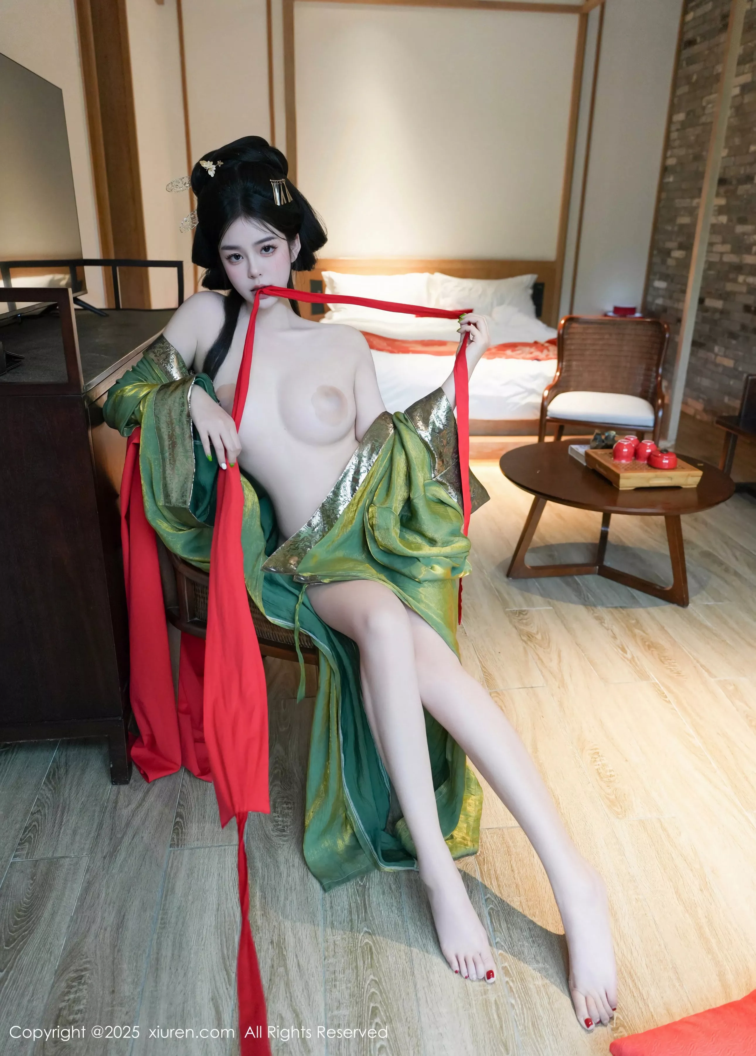 [[XiuRen秀人网]秀人网]No.10126_模特雪糕CiCi性感绿色古风服饰露红色情趣服饰秀美腿诱惑写真68P