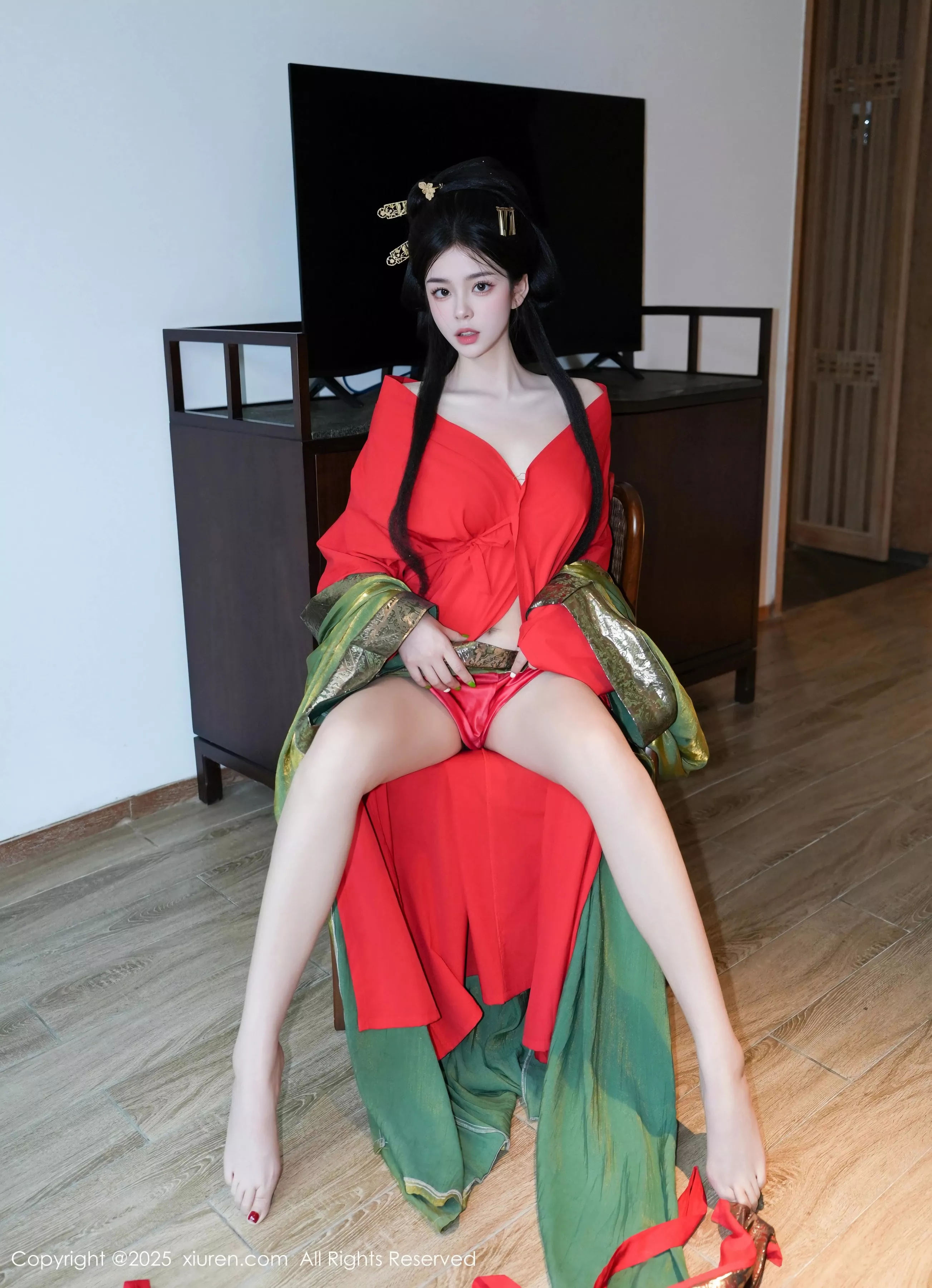 [[XiuRen秀人网]秀人网]No.10126_模特雪糕CiCi性感绿色古风服饰露红色情趣服饰秀美腿诱惑写真68P