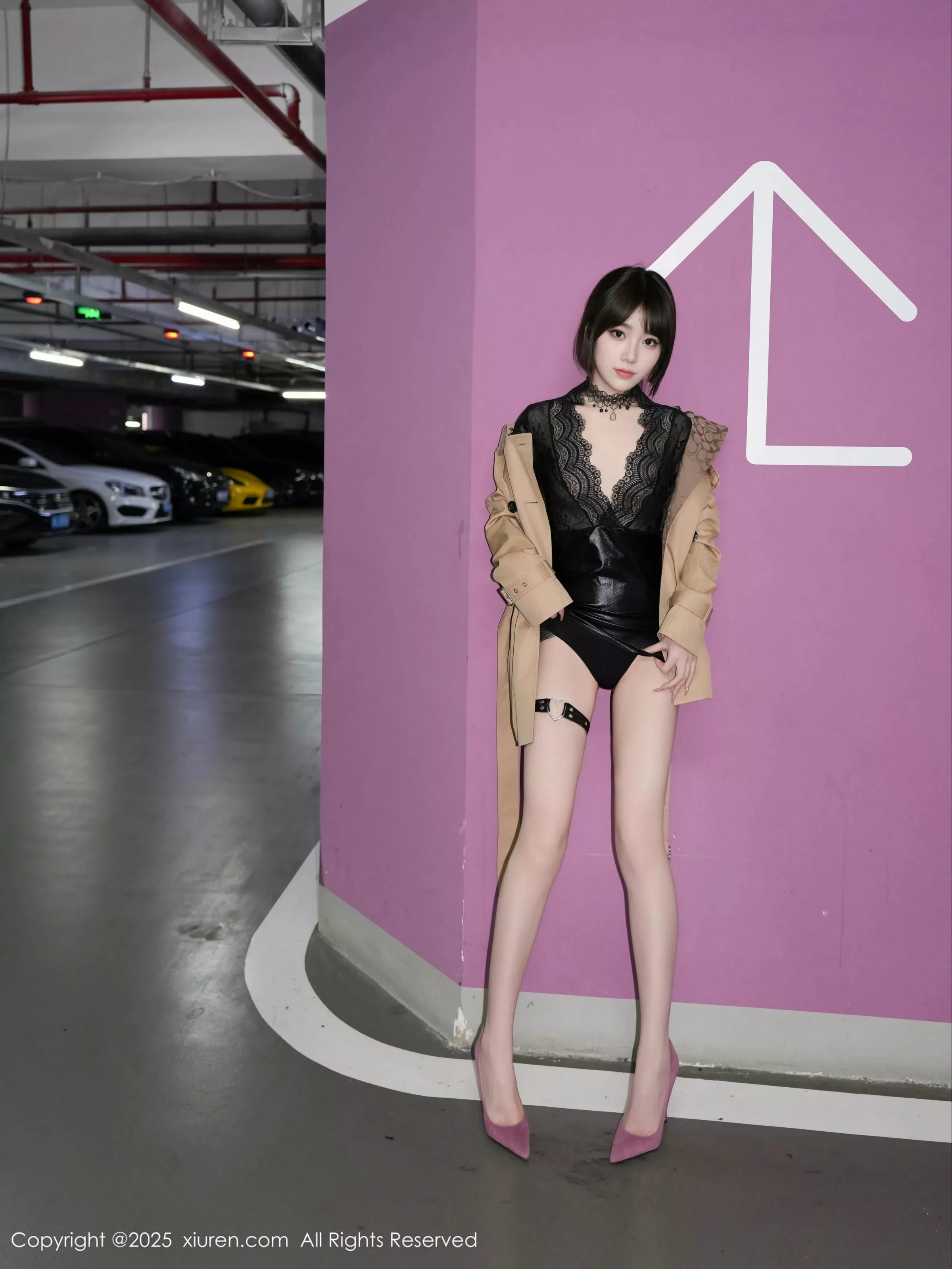 [[XiuRen秀人网]秀人网]No.10134_模特汁汁性感浅色风衣服饰露黑色情趣内衣秀惹火身材诱惑写真71P