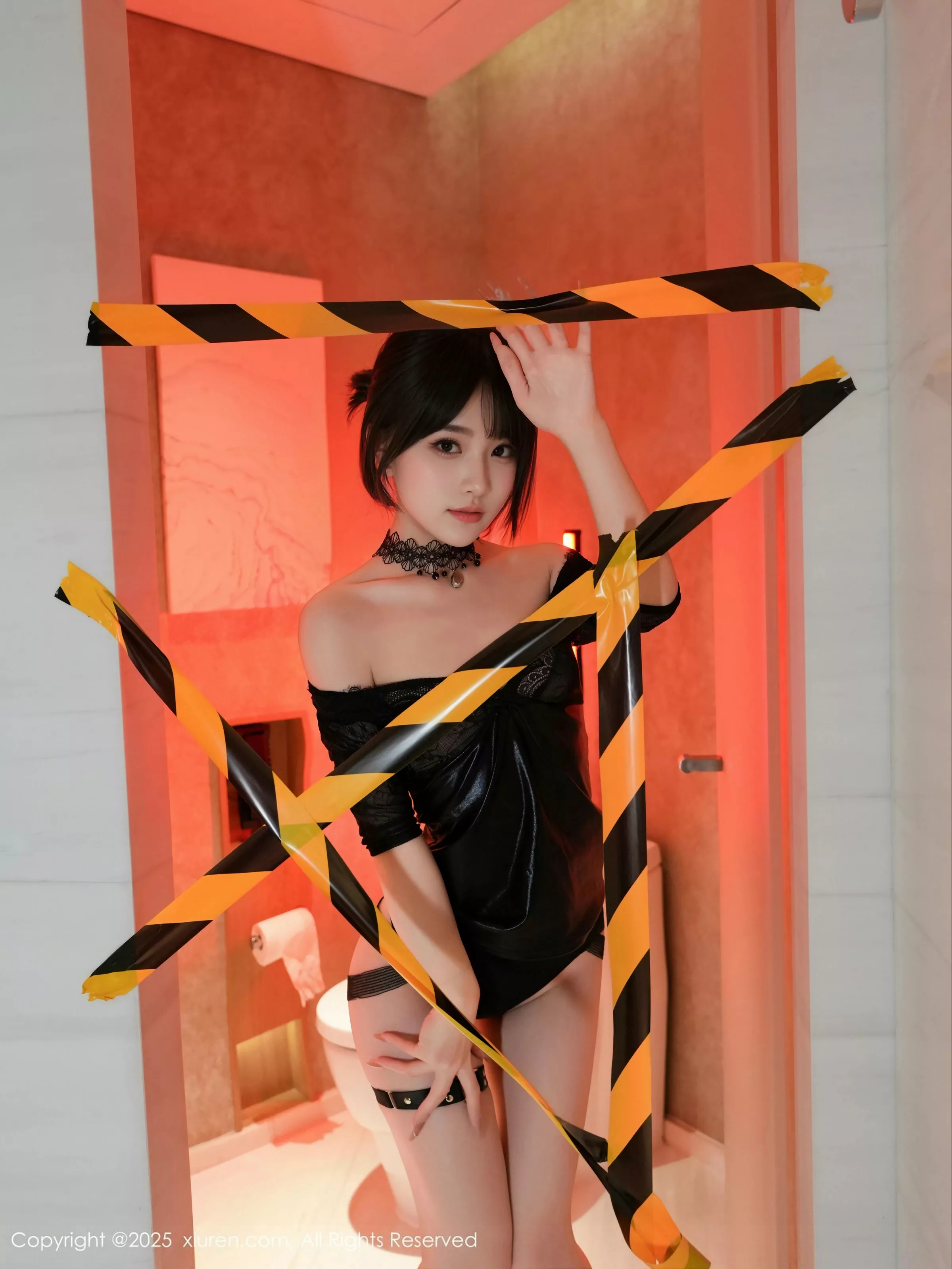 [[XiuRen秀人网]秀人网]No.10134_模特汁汁性感浅色风衣服饰露黑色情趣内衣秀惹火身材诱惑写真71P